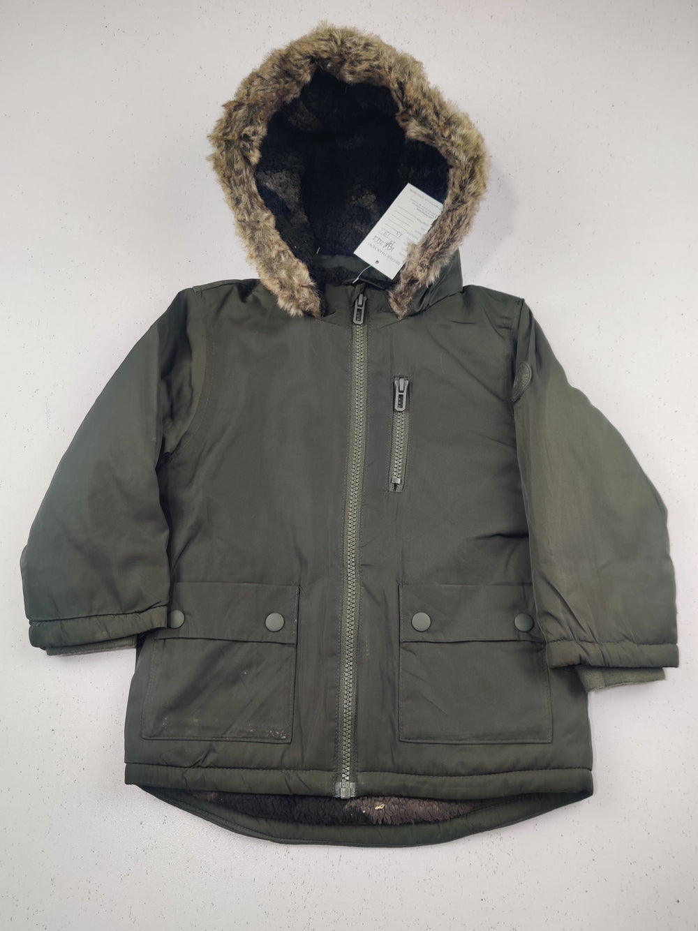 Buy online pre-used pre-loved 100% authentic & Original branded Unknown Brand (KJB-7553) available in Pakistan. Top international brands avilable.