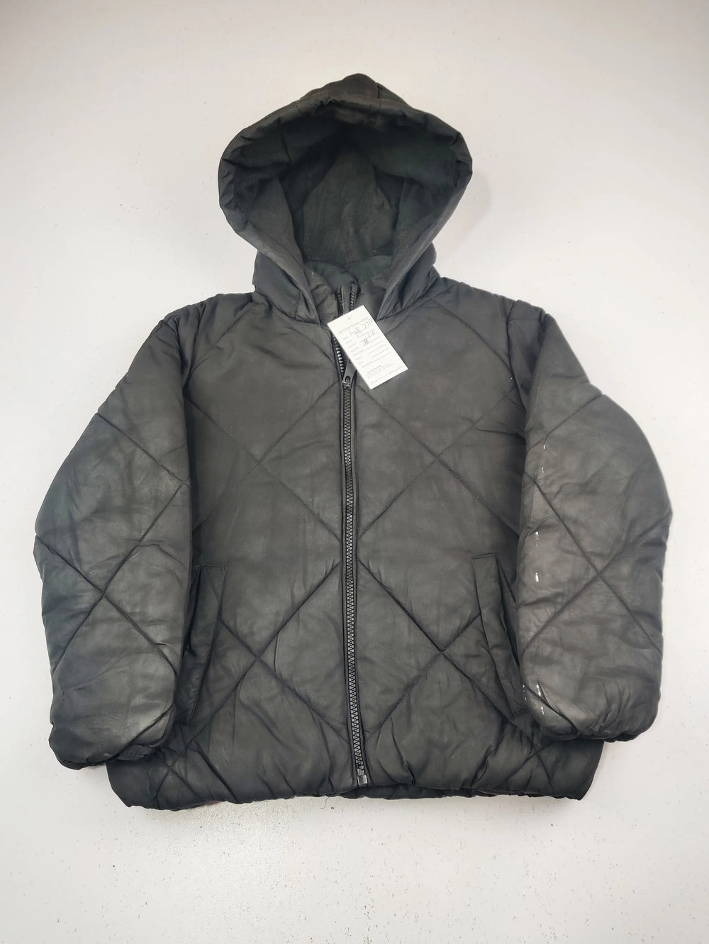 Buy online pre-used pre-loved 100% authentic & Original branded F&F (KJB-7727) available in Pakistan. Top international brands avilable.