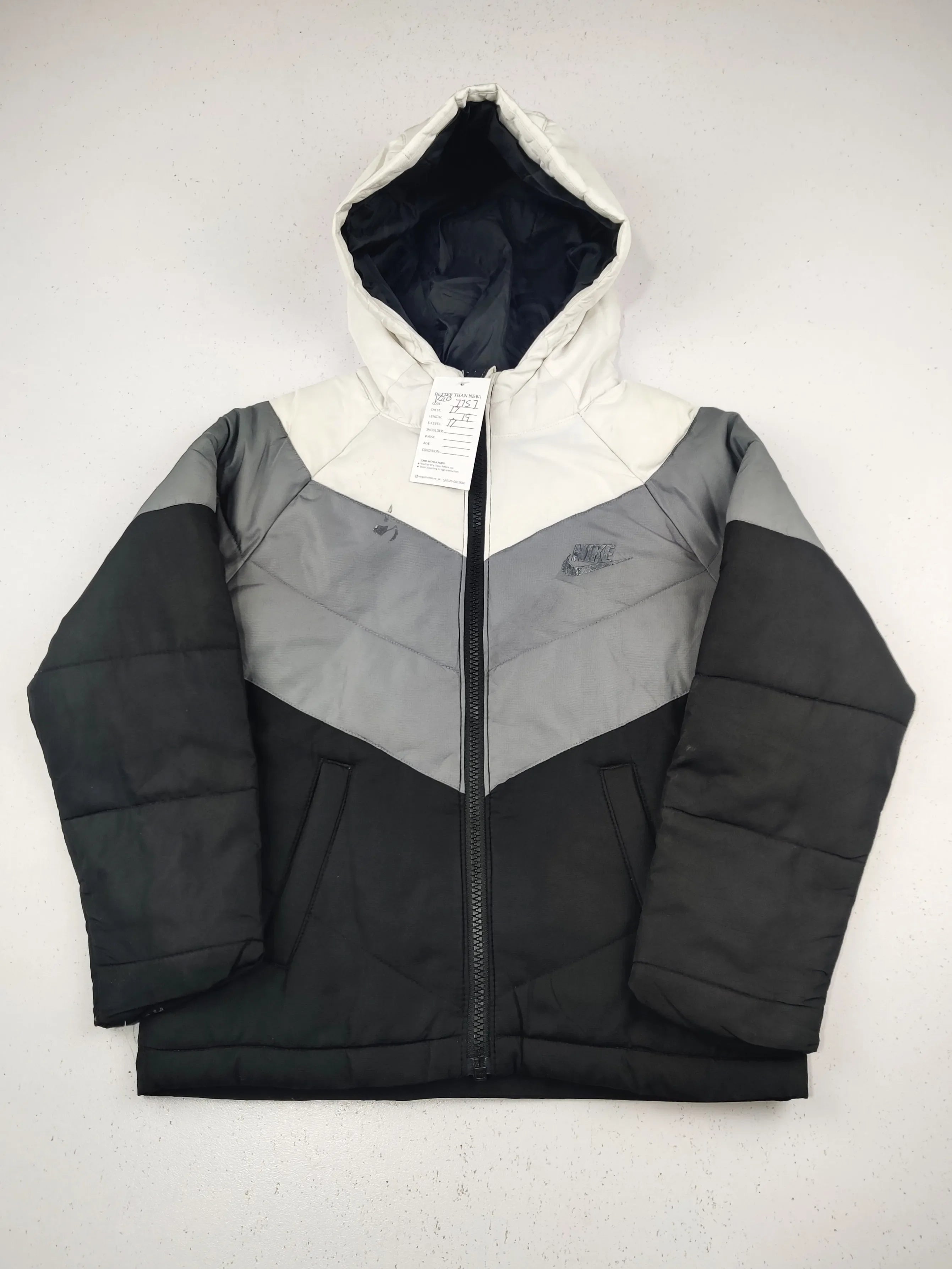 Buy online pre-used pre-loved 100% authentic & Original branded Unknown Brand (KJB-7757) available in Pakistan. Top international brands avilable.
