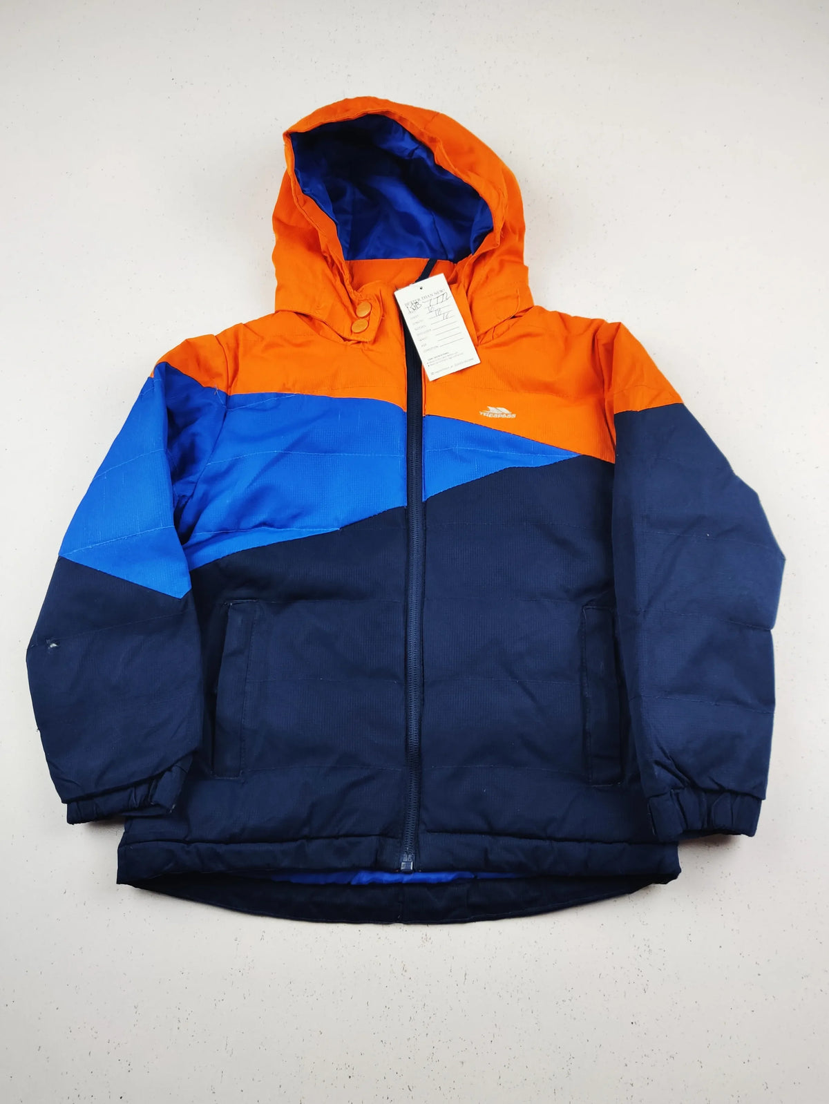Buy online pre-used pre-loved 100% authentic & Original branded Trespass (KJB-7772) available in Pakistan. Top international brands avilable.