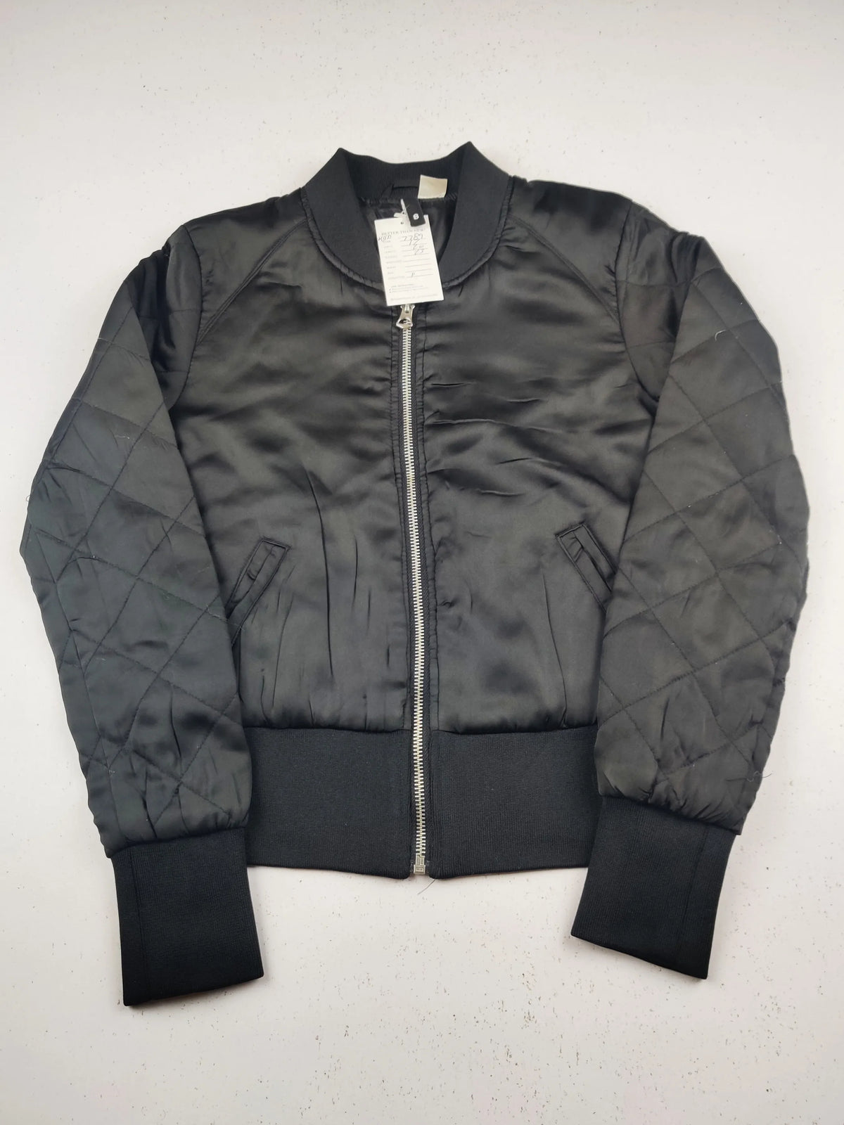 Buy online pre-used pre-loved 100% authentic & Original branded H&M (KJB-7789) available in Pakistan. Top international brands avilable.