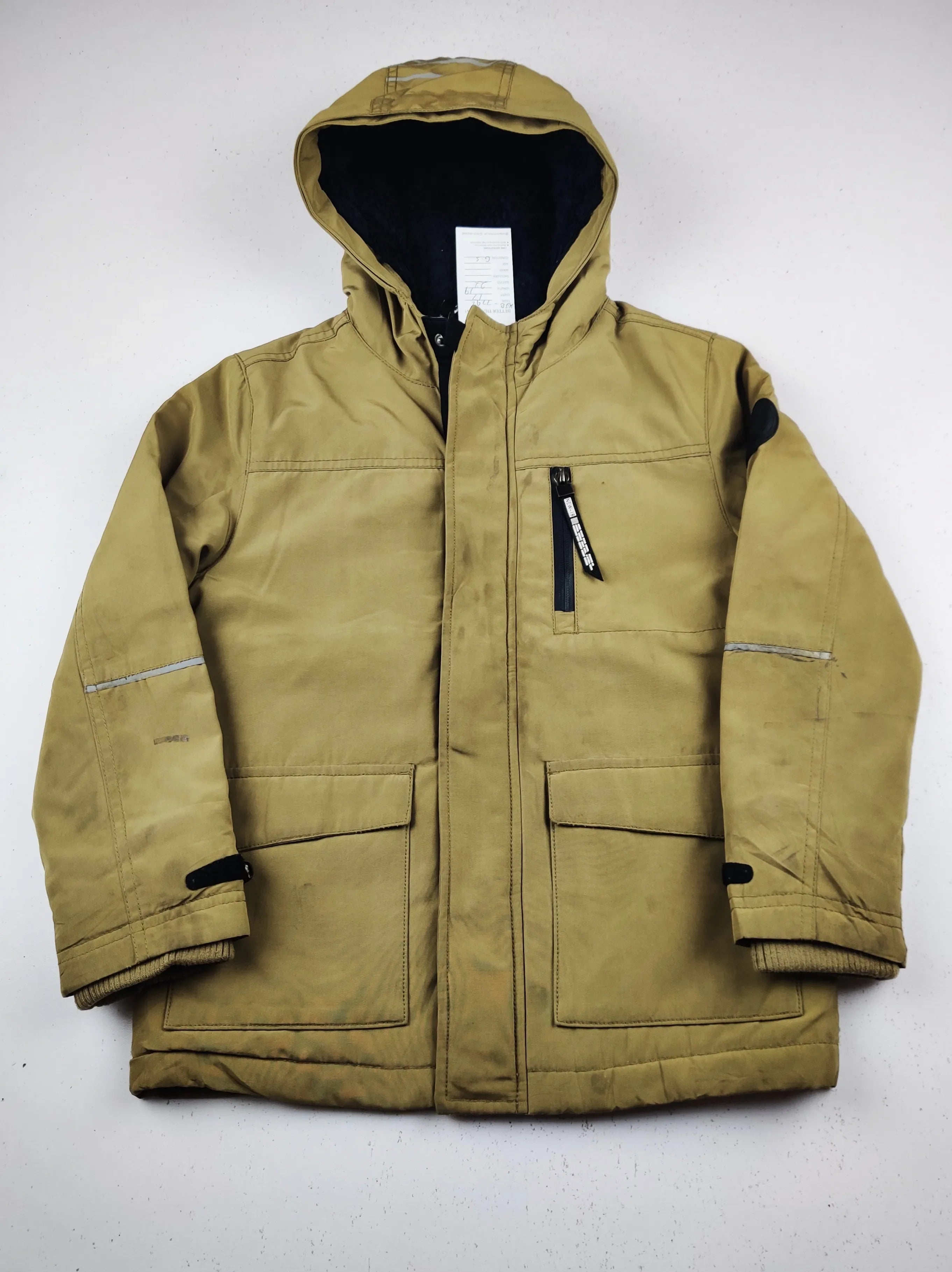 Buy online pre-used pre-loved 100% authentic & Original branded F&F (KJB-7792) available in Pakistan. Top international brands avilable.