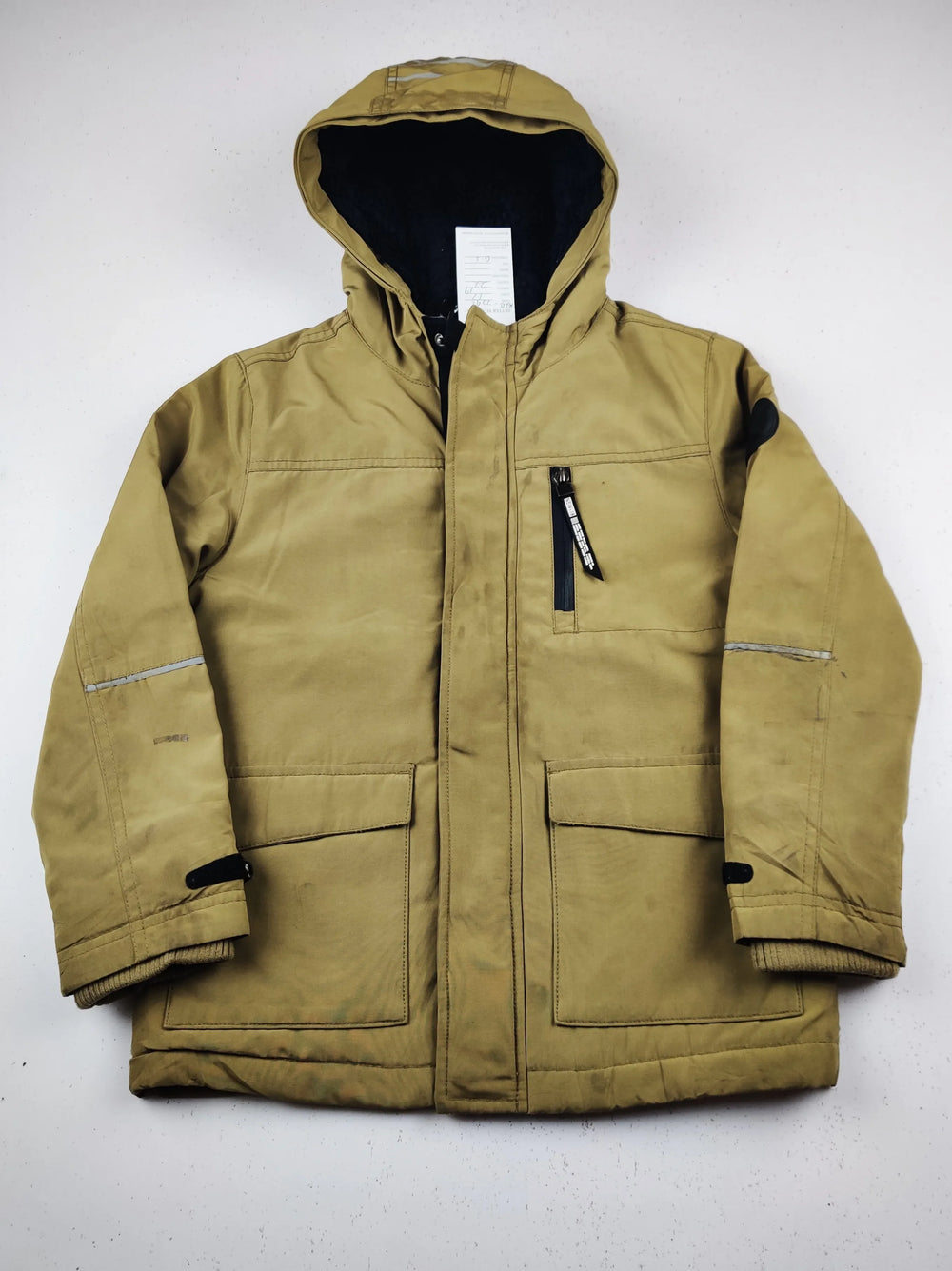 Buy online pre-used pre-loved 100% authentic & Original branded F&F (KJB-7792) available in Pakistan. Top international brands avilable.