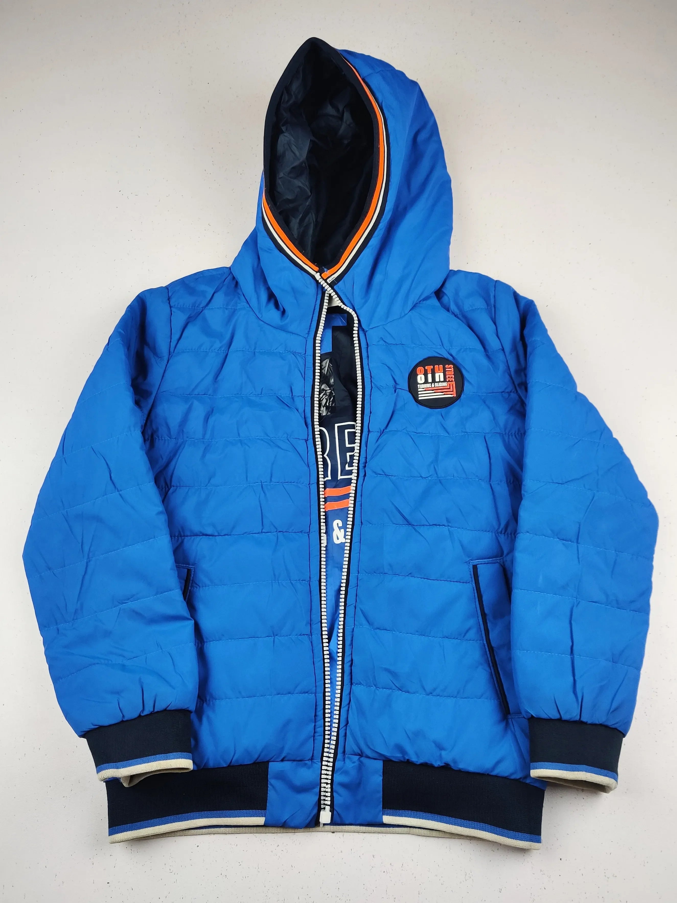 Buy online pre-used pre-loved 100% authentic & Original branded Otu Oin (KJB-7840) available in Pakistan. Top international brands avilable.