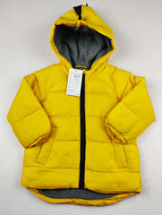 Buy online pre-used pre-loved 100% authentic & Original branded Unknown Brand (KJB-7876) available in Pakistan. Top international brands avilable.