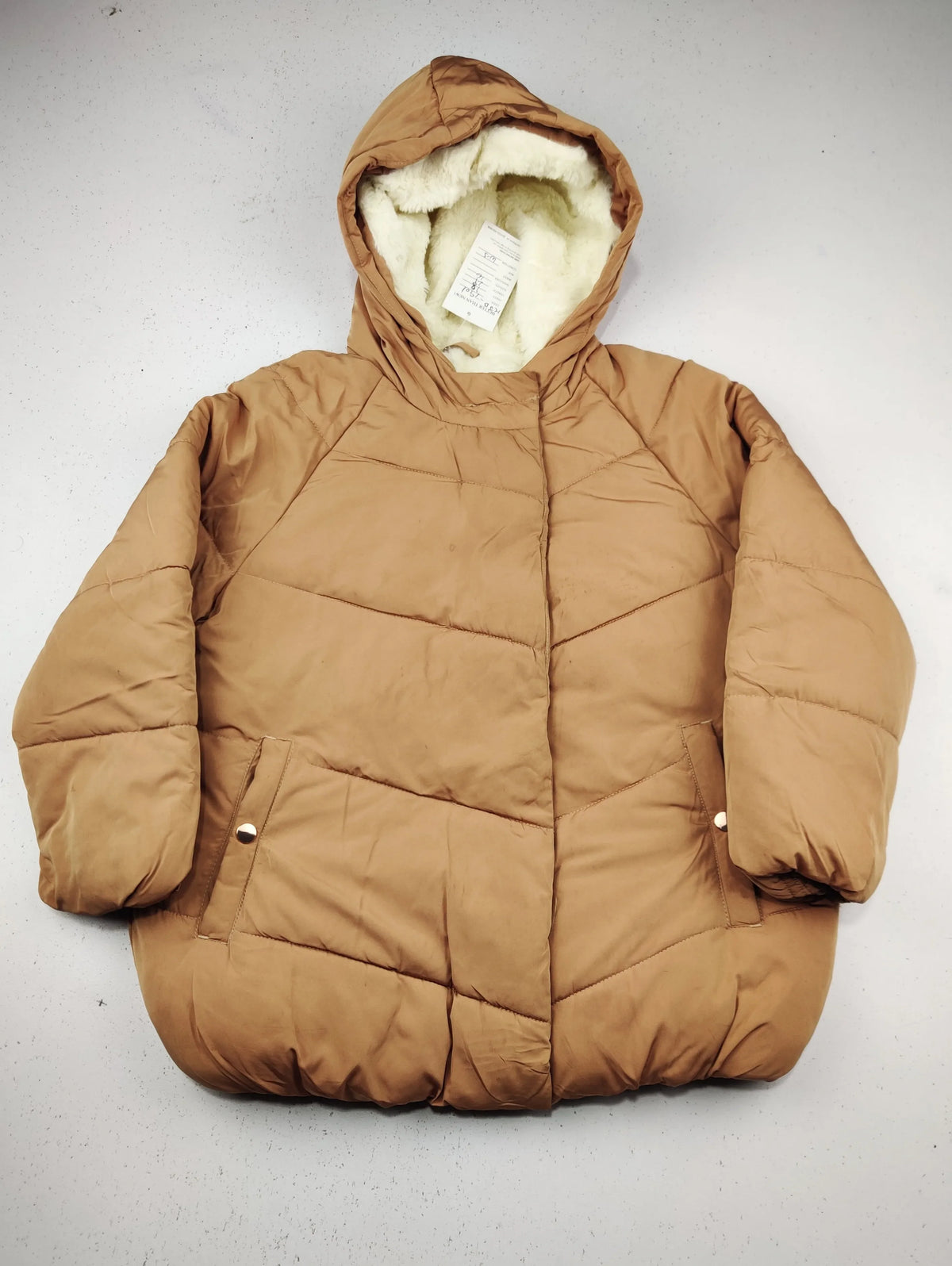 Buy online pre-used pre-loved 100% authentic & Original branded F&F (KJB-7901) available in Pakistan. Top international brands avilable.