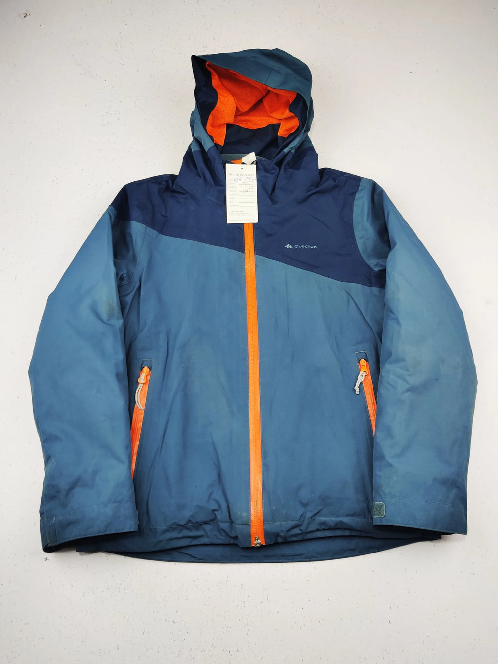 Buy online pre-used pre-loved 100% authentic & Original branded Decathlon (KJB-7940) available in Pakistan. Top international brands avilable.