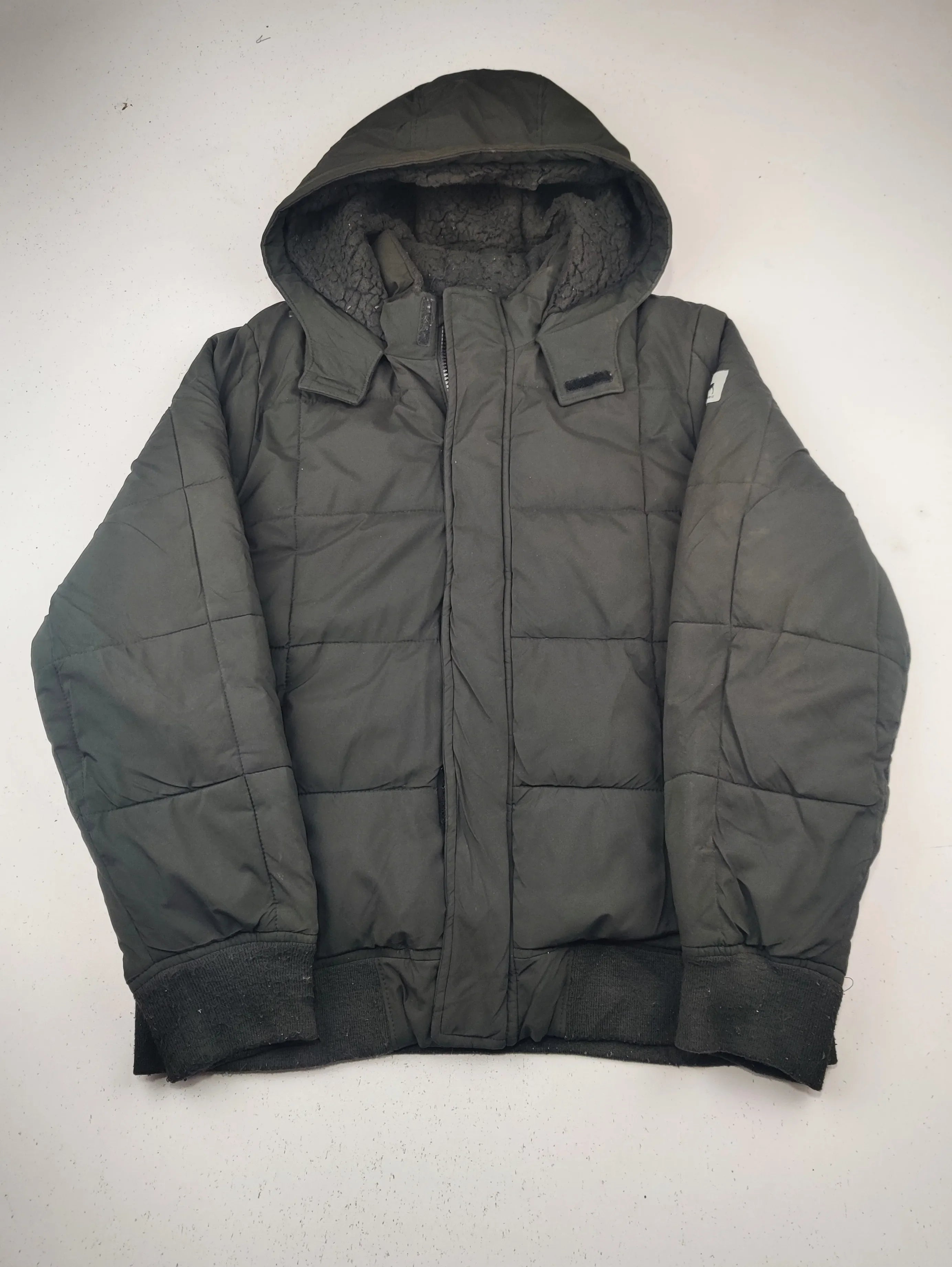 Buy online pre-used pre-loved 100% authentic & Original branded Abercrombie (KJB-7954) available in Pakistan. Top international brands avilable.