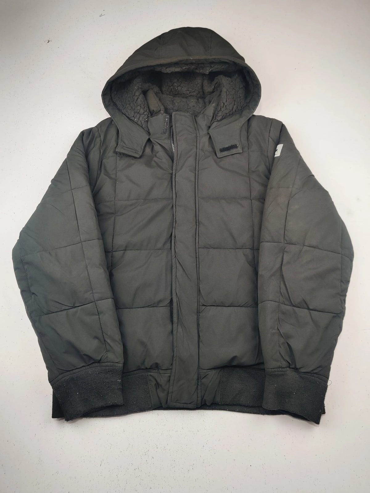 Buy online pre-used pre-loved 100% authentic & Original branded Abercrombie (KJB-7954) available in Pakistan. Top international brands avilable.