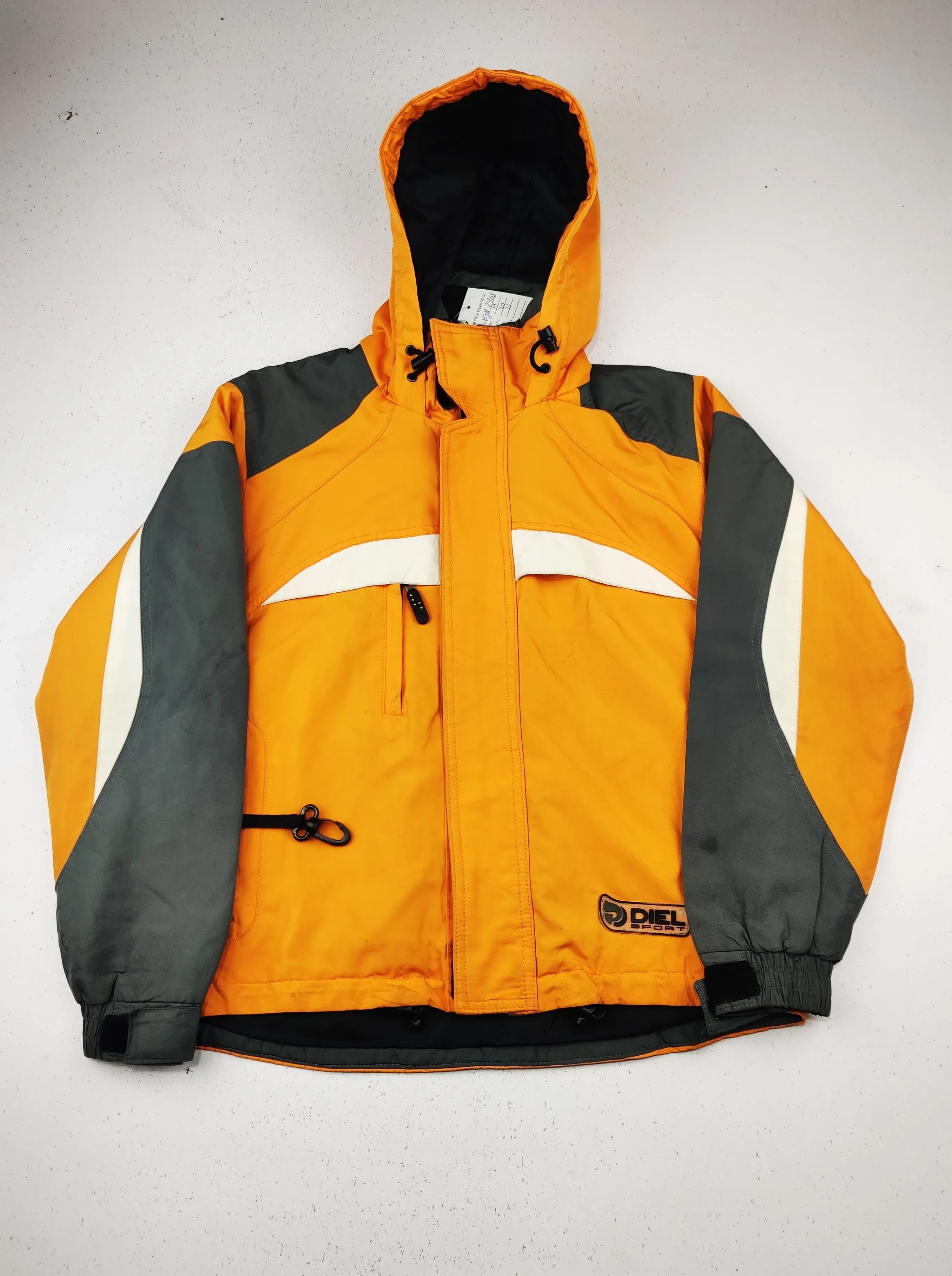 Buy online pre-used pre-loved 100% authentic & Original branded Diel (KJB-7968) available in Pakistan. Top international brands avilable.