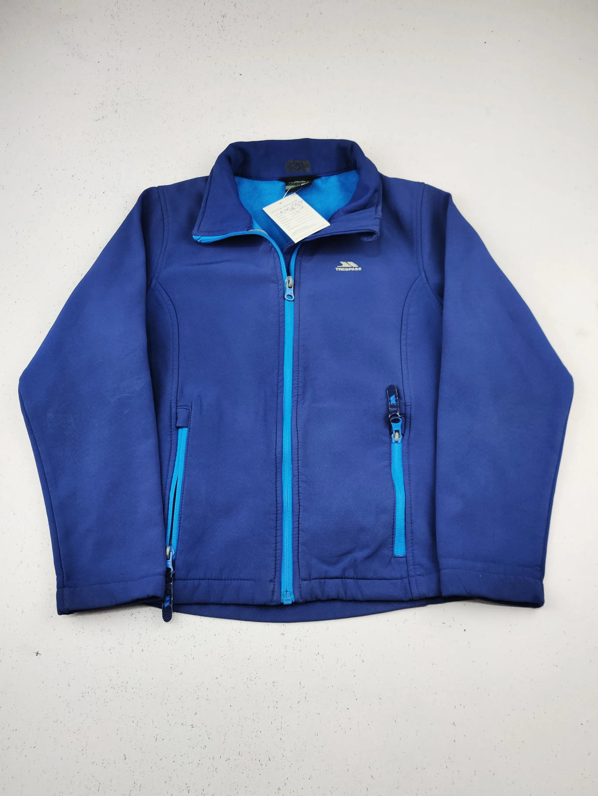 Buy online pre-used pre-loved 100% authentic & Original branded Trespass (KJB-7974) available in Pakistan. Top international brands avilable.