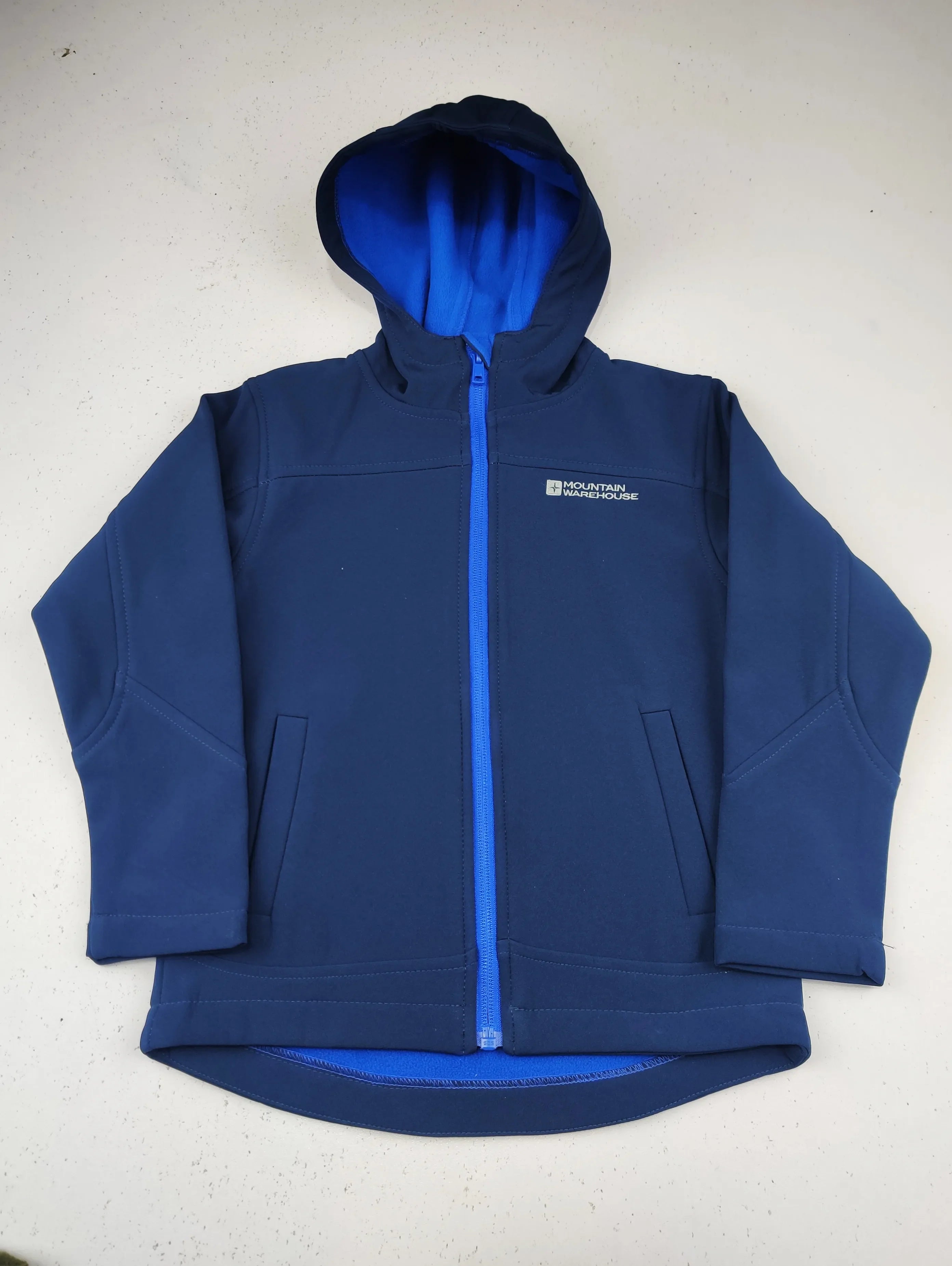 Buy online pre-used pre-loved 100% authentic & Original branded Mountain Warehouse (KJB-8007) available in Pakistan. Top international brands avilable.