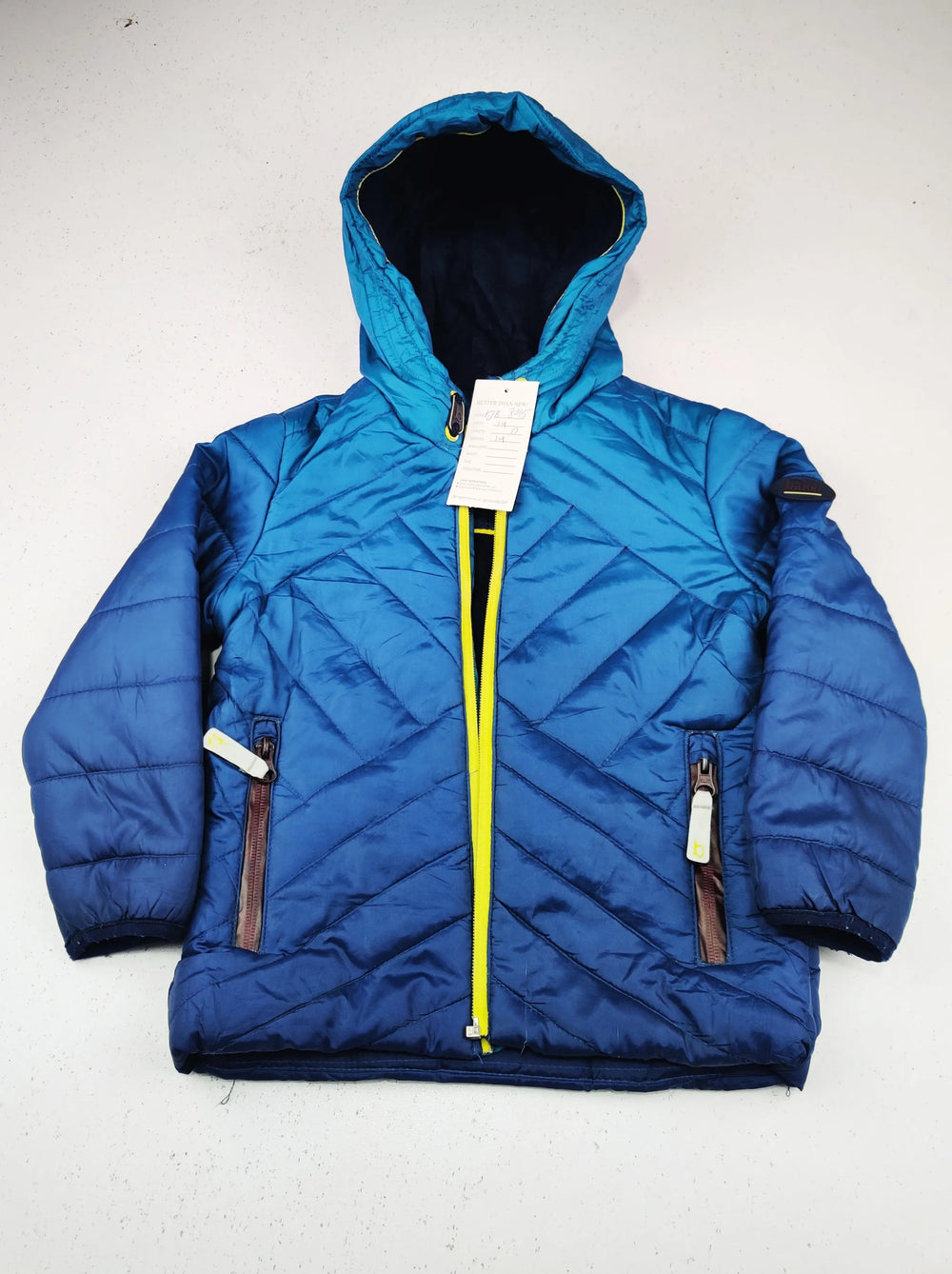 Buy online pre-used pre-loved 100% authentic & Original branded T.E.D B.A.K.E.R (KJB-8015) available in Pakistan. Top international brands avilable.