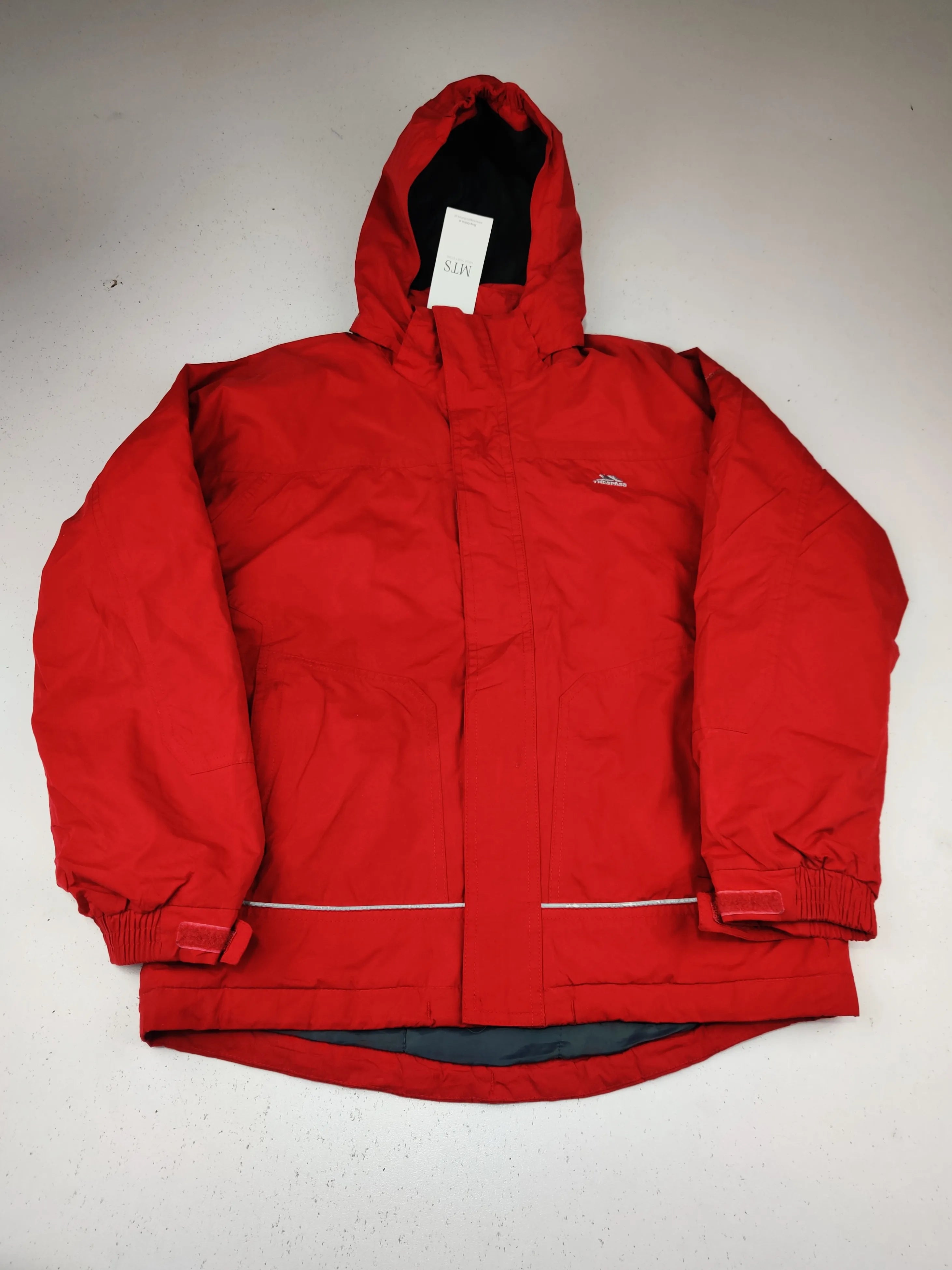 Buy online pre-used pre-loved 100% authentic & Original branded Trespass (KJB-8027) available in Pakistan. Top international brands avilable.