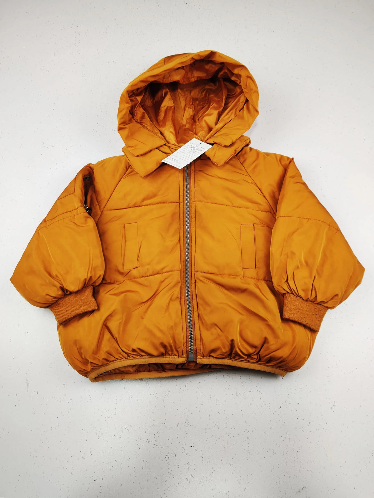 Buy online pre-used pre-loved 100% authentic & Original branded Unknown Brand (KJG-12240) available in Pakistan. Top international brands avilable.