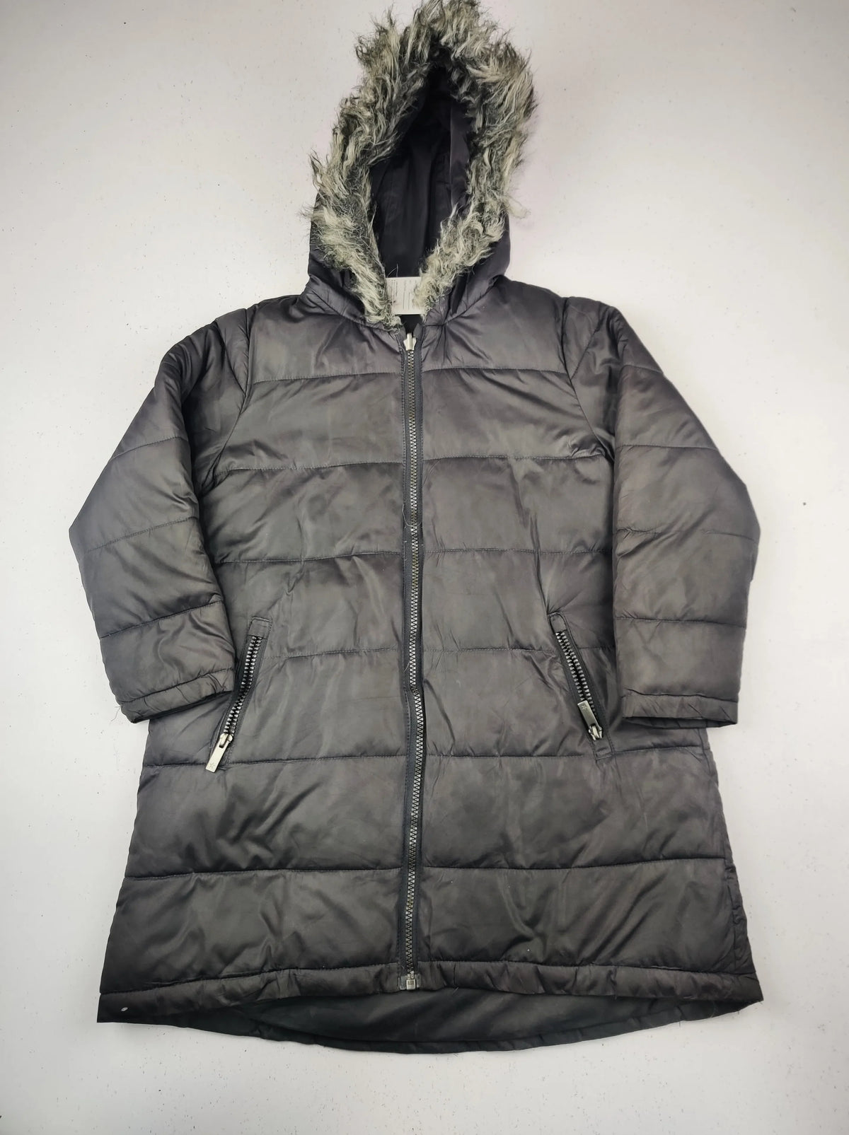 Buy online pre-used pre-loved 100% authentic & Original branded Mint ⁕ Velvet (KJG-12280) available in Pakistan. Top international brands avilable.