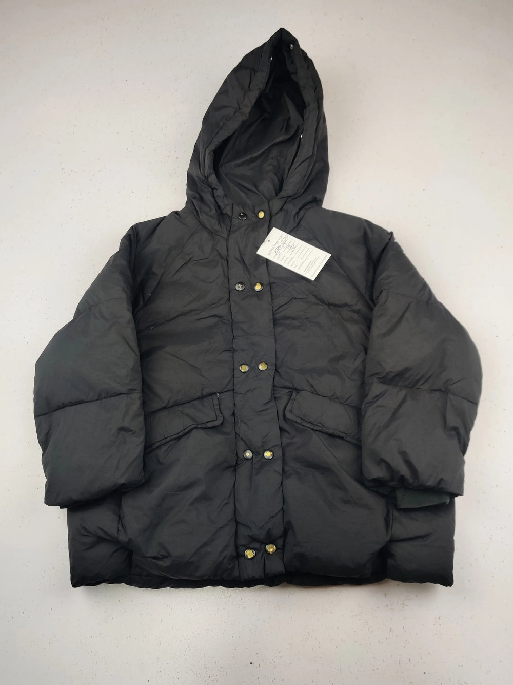 Buy online pre-used pre-loved 100% authentic & Original branded Unknown Brand (KJG-12300) available in Pakistan. Top international brands avilable.