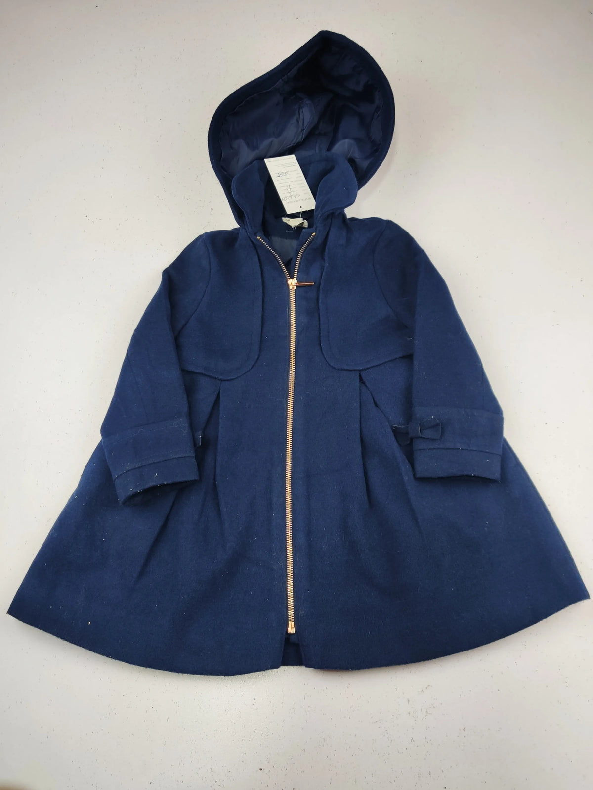 Buy online pre-used pre-loved 100% authentic & Original branded Unknown Brand (KJG-12333) available in Pakistan. Top international brands avilable.