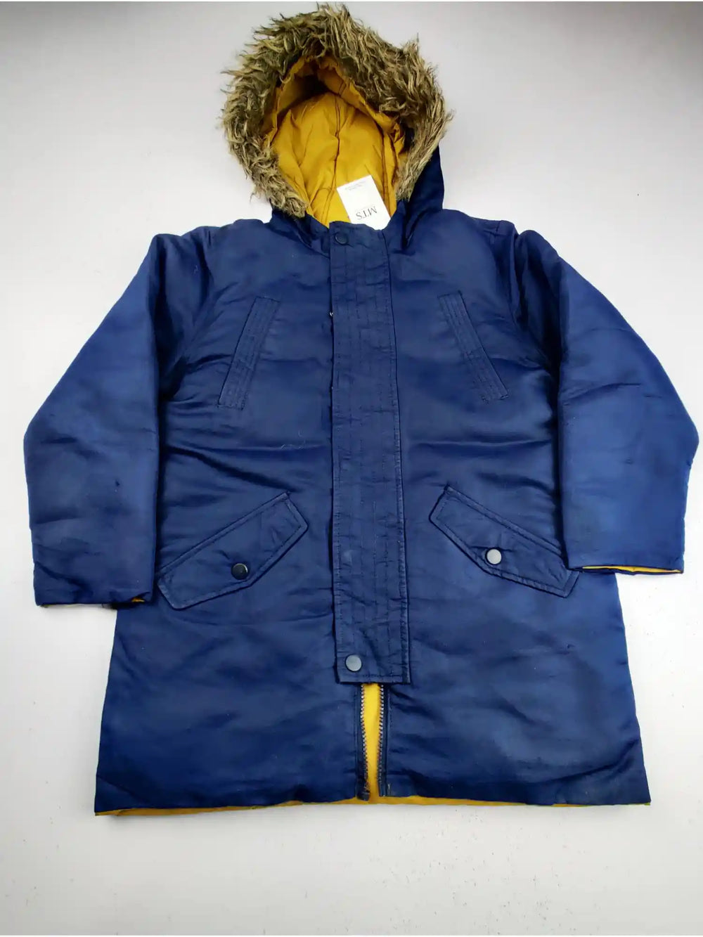 Buy online pre-used pre-loved 100% authentic & Original branded Unknown Brand (KJG-229) available in Pakistan. Top international brands avilable.