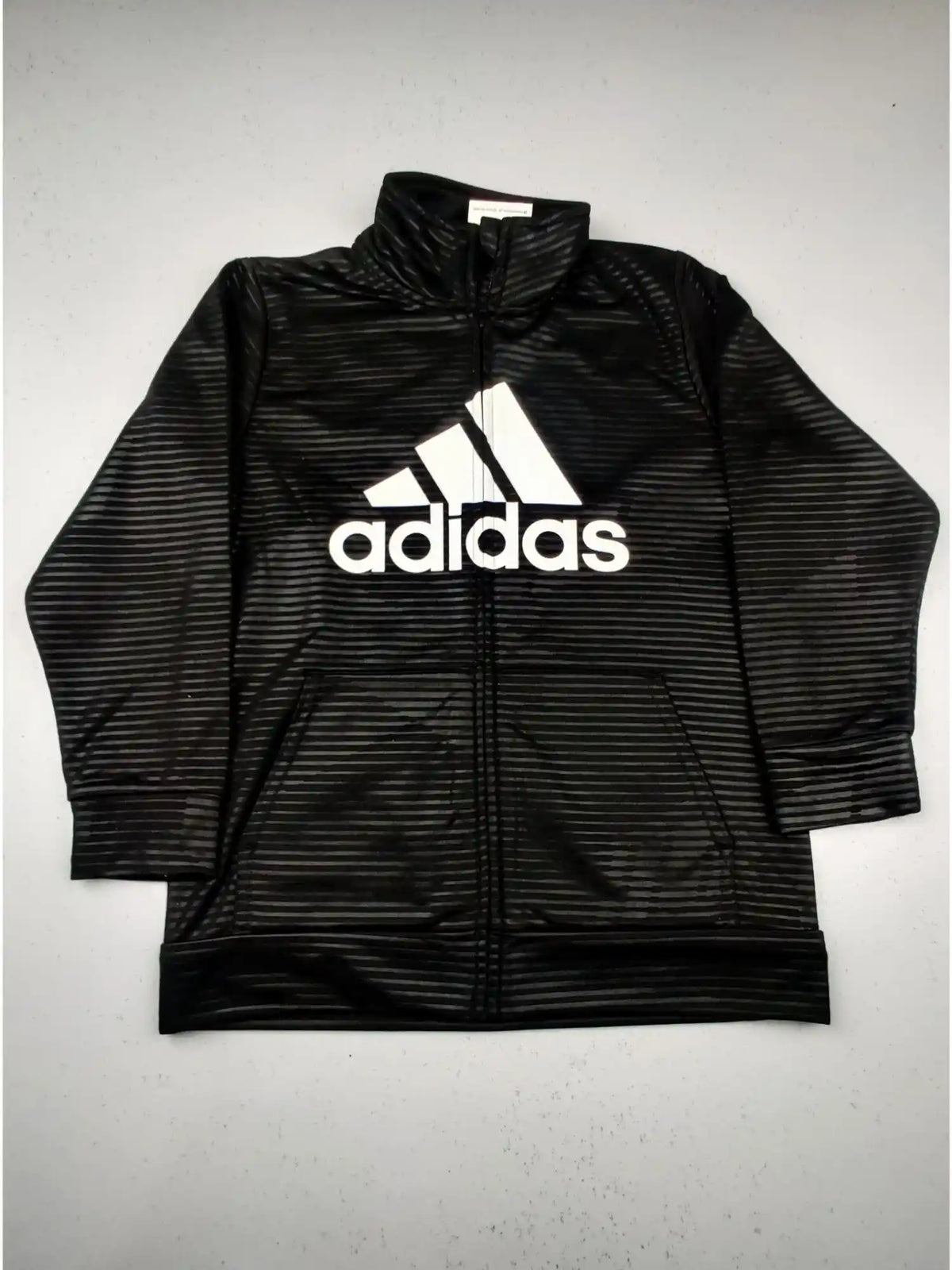 Buy online pre-used pre-loved 100% authentic & Original branded Adidas (KJG-305) available in Pakistan. Top international brands avilable.