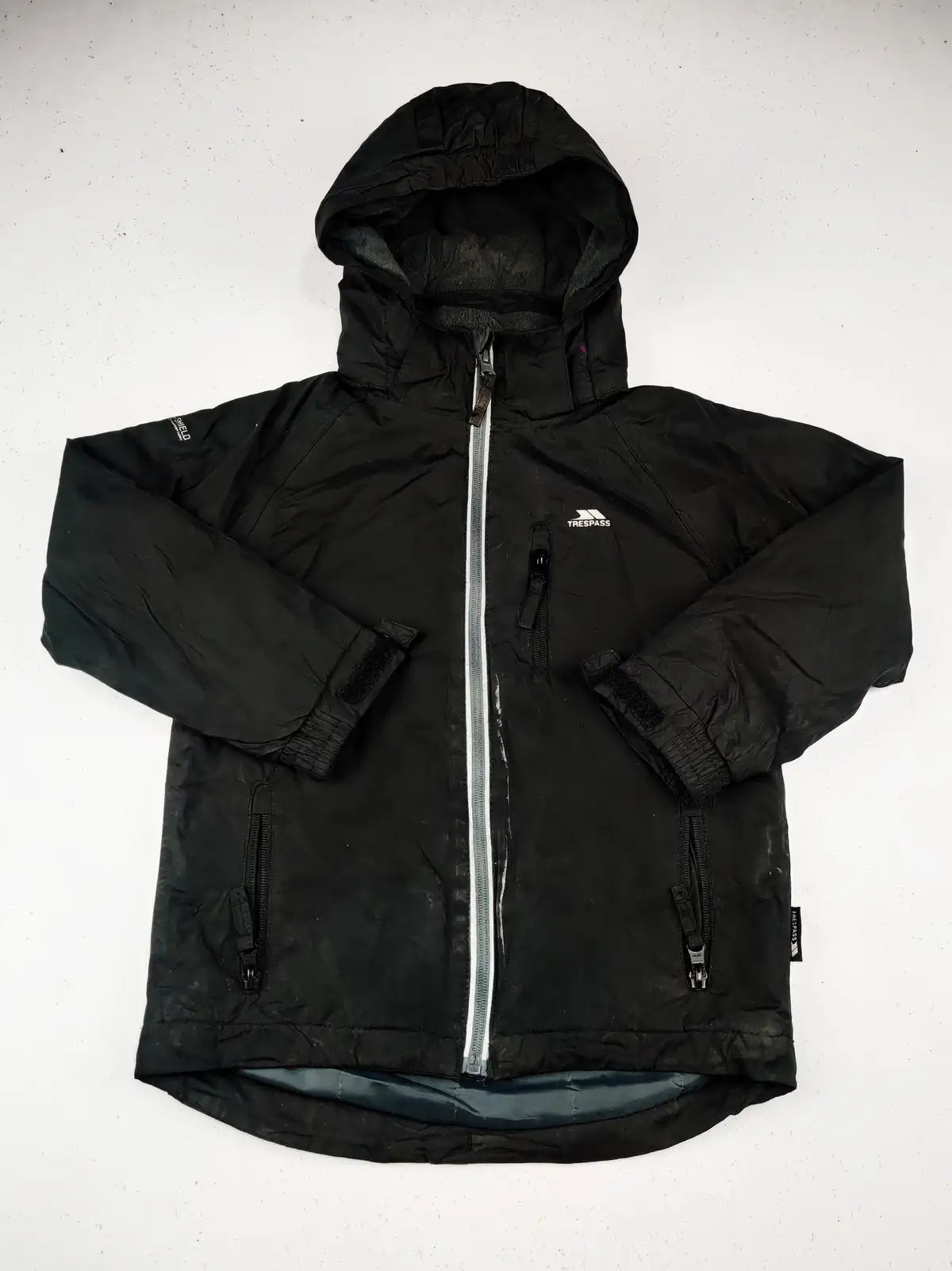 Buy online pre-used pre-loved 100% authentic & Original branded Trespass (KJG-359) available in Pakistan. Top international brands avilable.