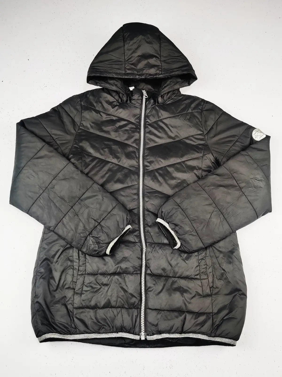 Buy online pre-used pre-loved 100% authentic & Original branded Outwear (KJG-362) available in Pakistan. Top international brands avilable.