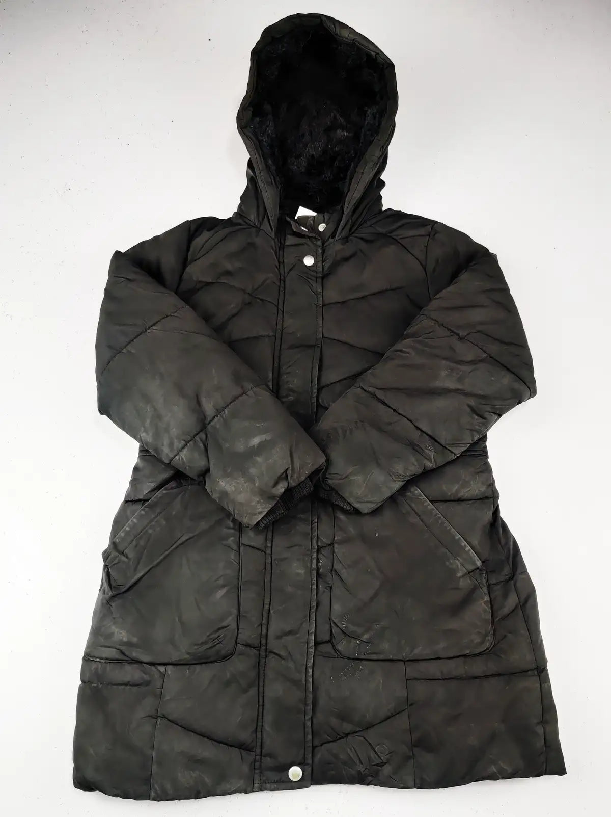 Buy online pre-used pre-loved 100% authentic & Original branded George (KJG-383) available in Pakistan. Top international brands avilable.