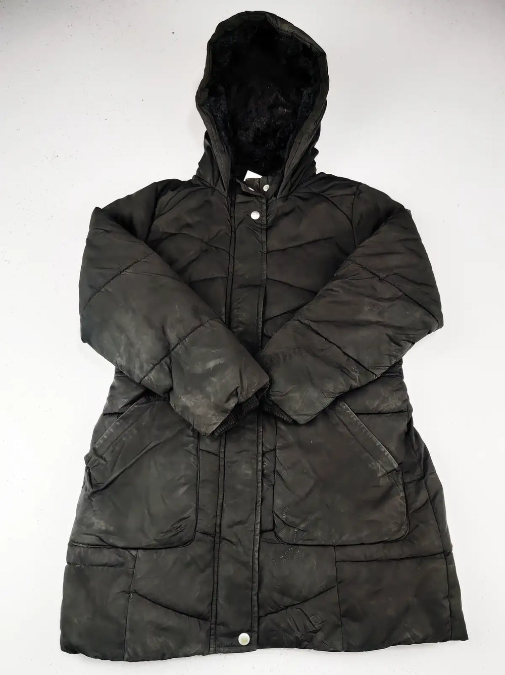 Buy online pre-used pre-loved 100% authentic & Original branded George (KJG-383) available in Pakistan. Top international brands avilable.