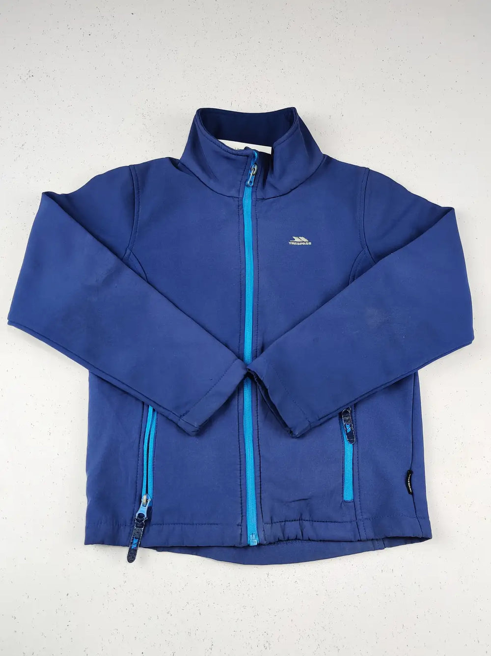 Buy online pre-used pre-loved 100% authentic & Original branded Trespass (KJG-385) available in Pakistan. Top international brands avilable.