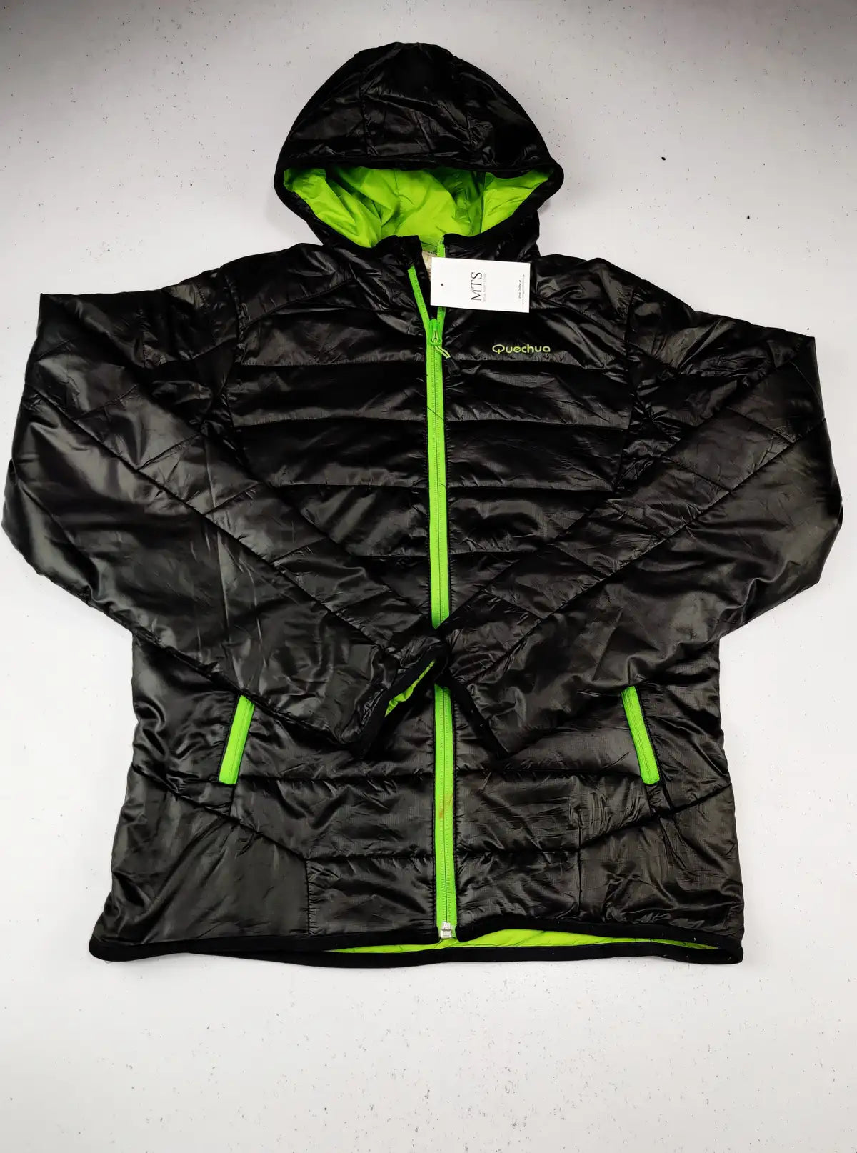 Buy online pre-used pre-loved 100% authentic & Original branded Quechua (KJG-387) available in Pakistan. Top international brands avilable.