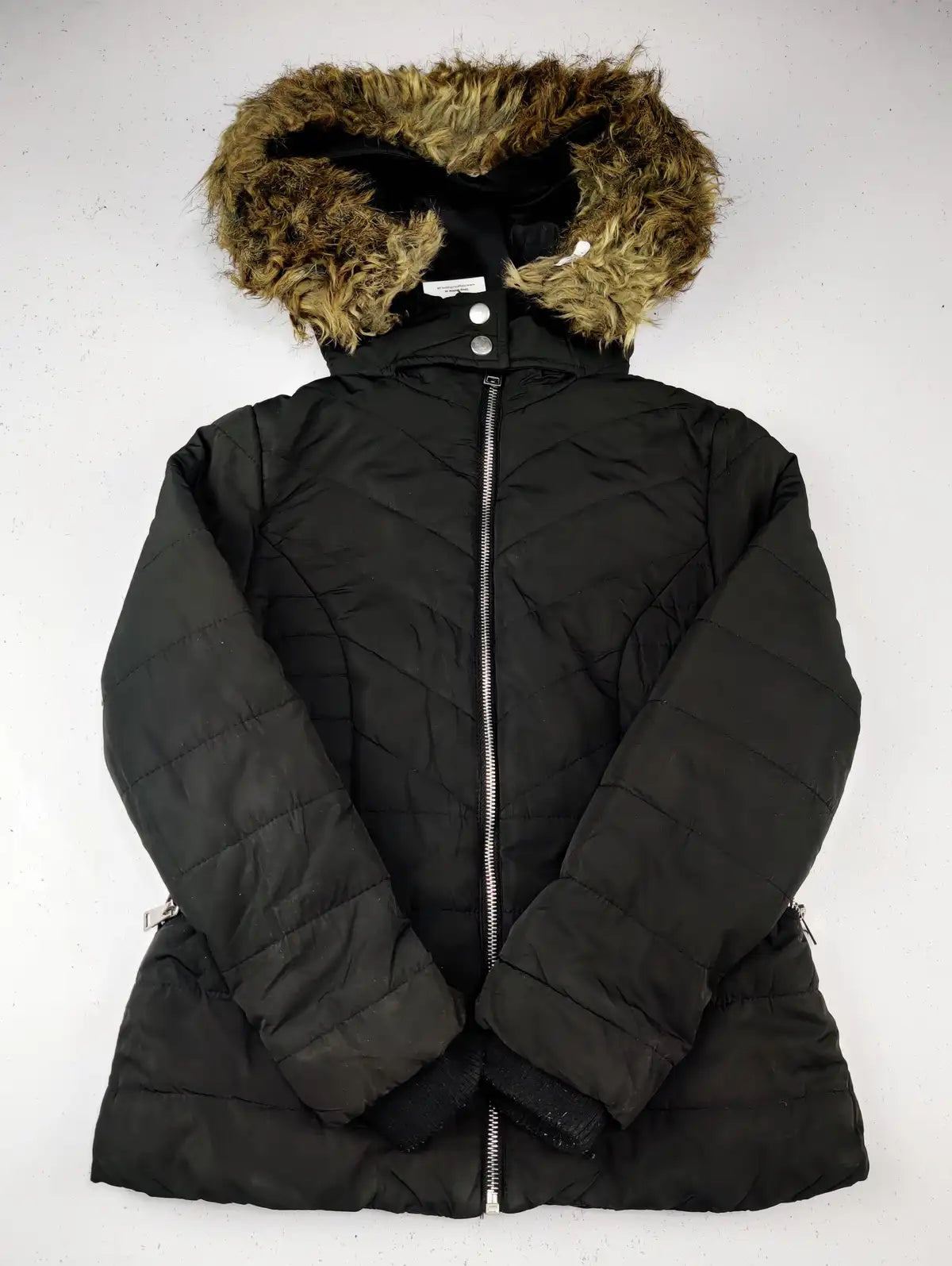 Buy online pre-used pre-loved 100% authentic & Original branded New Look (KJG-404) available in Pakistan. Top international brands avilable.