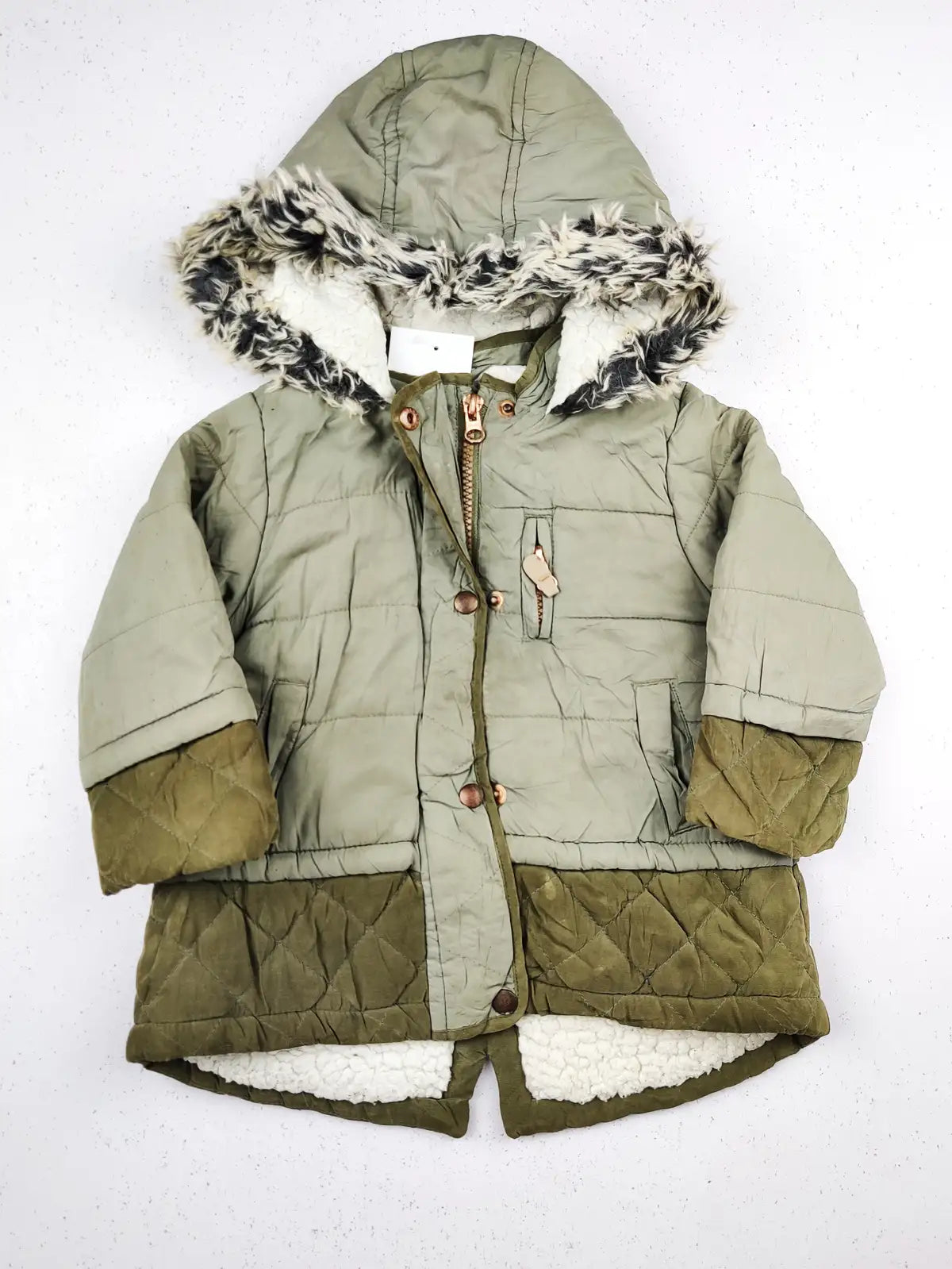 Buy online pre-used pre-loved 100% authentic & Original branded F&F (KJG-425) available in Pakistan. Top international brands avilable.