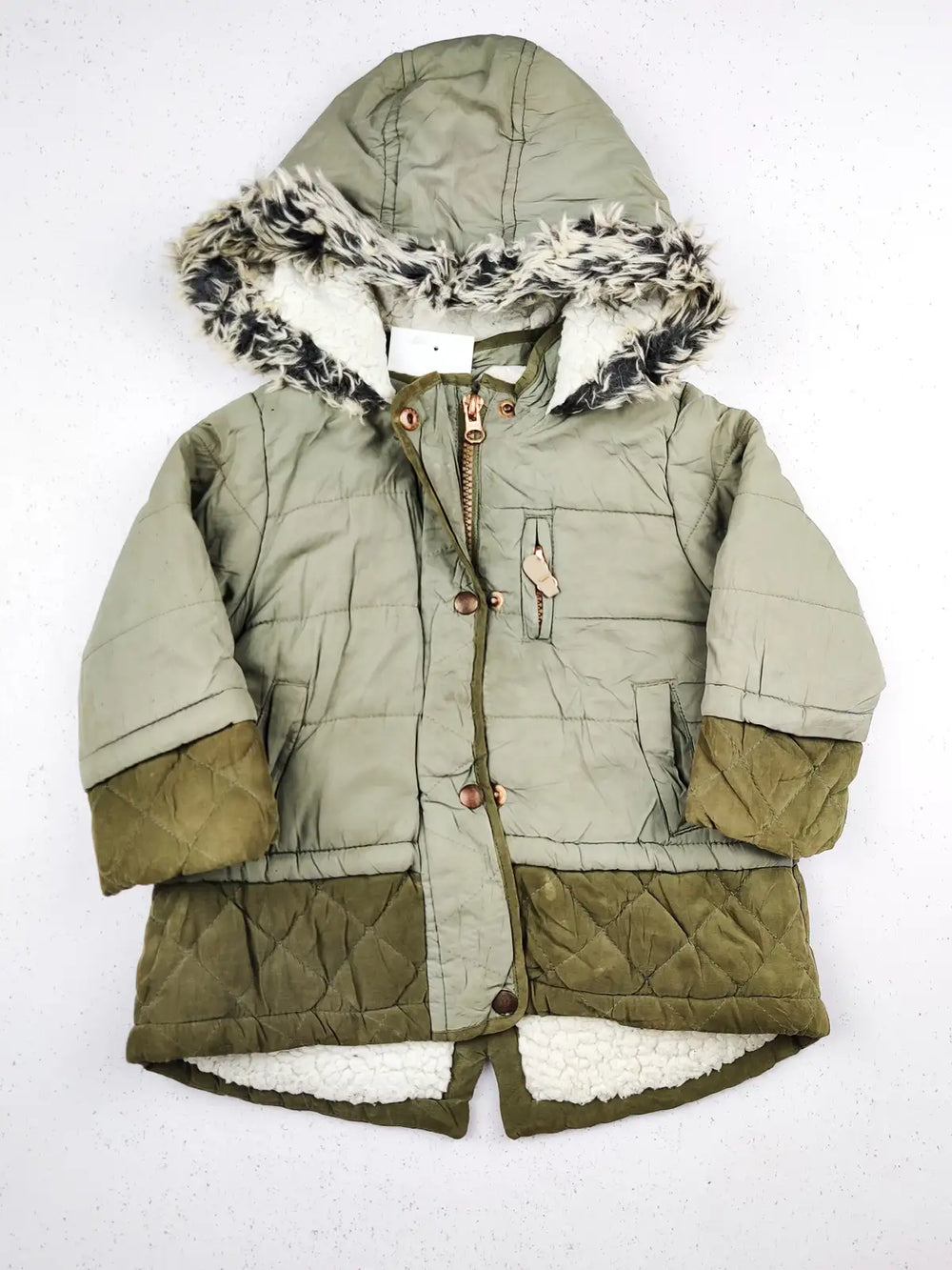 Buy online pre-used pre-loved 100% authentic & Original branded F&F (KJG-425) available in Pakistan. Top international brands avilable.