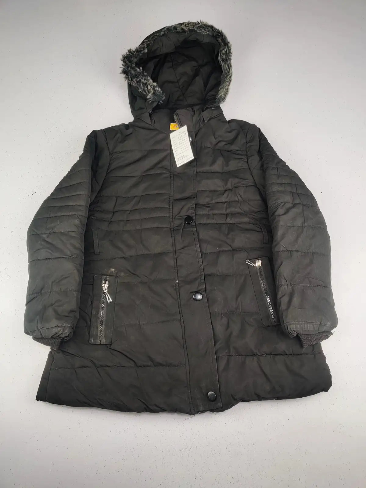 Buy online pre-used pre-loved 100% authentic & Original branded Sports (KJG-563) available in Pakistan. Top international brands avilable.