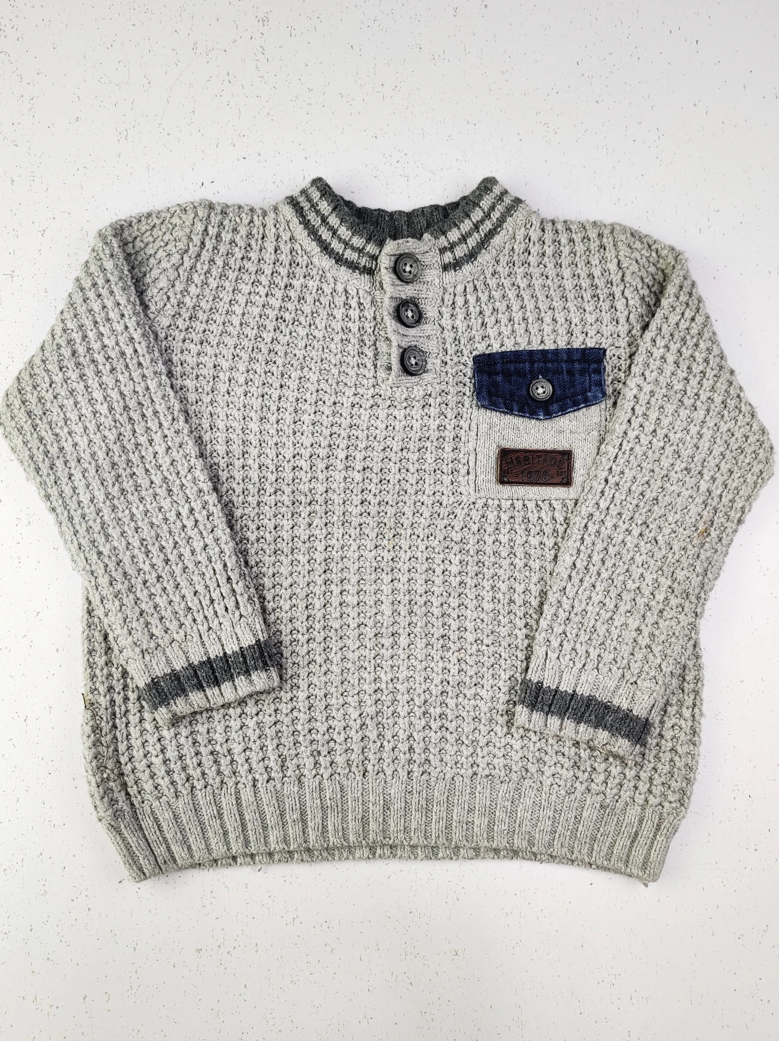 Buy online pre-used pre-loved 100% authentic & Original branded United Colors Of Benetton (KWB-1762) available in Pakistan. Top international brands avilable.