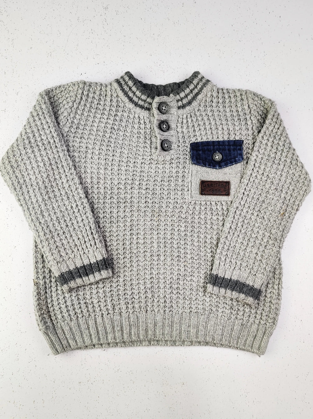 Buy online pre-used pre-loved 100% authentic & Original branded United Colors Of Benetton (KWB-1762) available in Pakistan. Top international brands avilable.