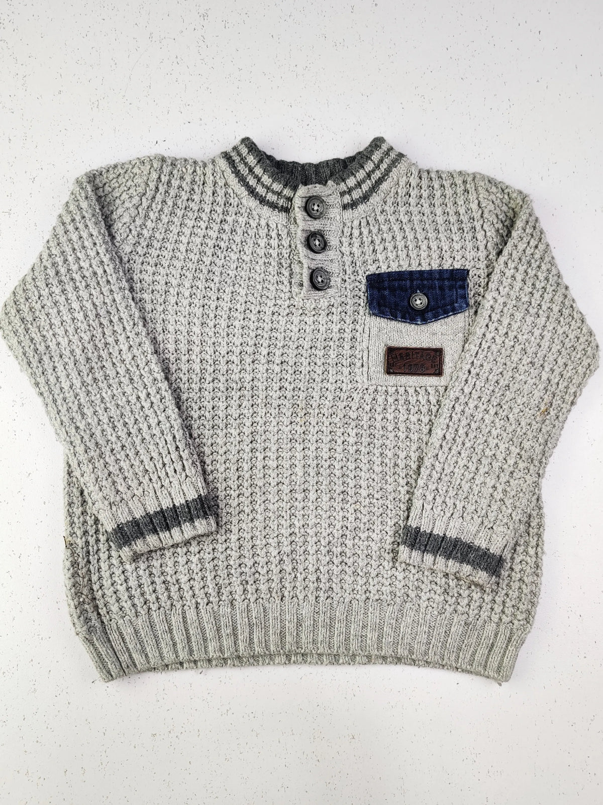 Buy online pre-used pre-loved 100% authentic & Original branded United Colors Of Benetton (KWB-1762) available in Pakistan. Top international brands avilable.