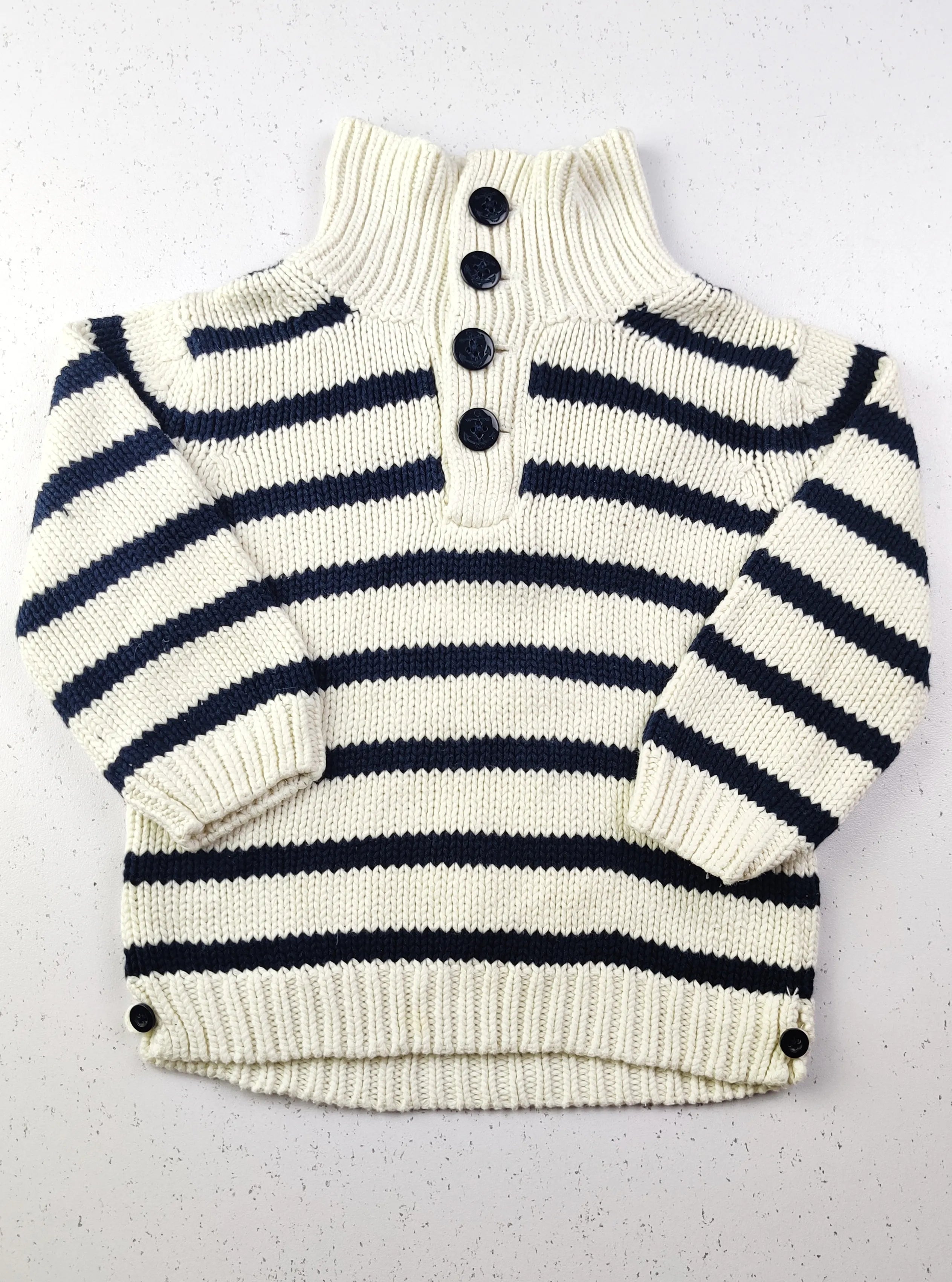 Buy online pre-used pre-loved 100% authentic & Original branded Gap (KWB-1857) available in Pakistan. Top international brands avilable.