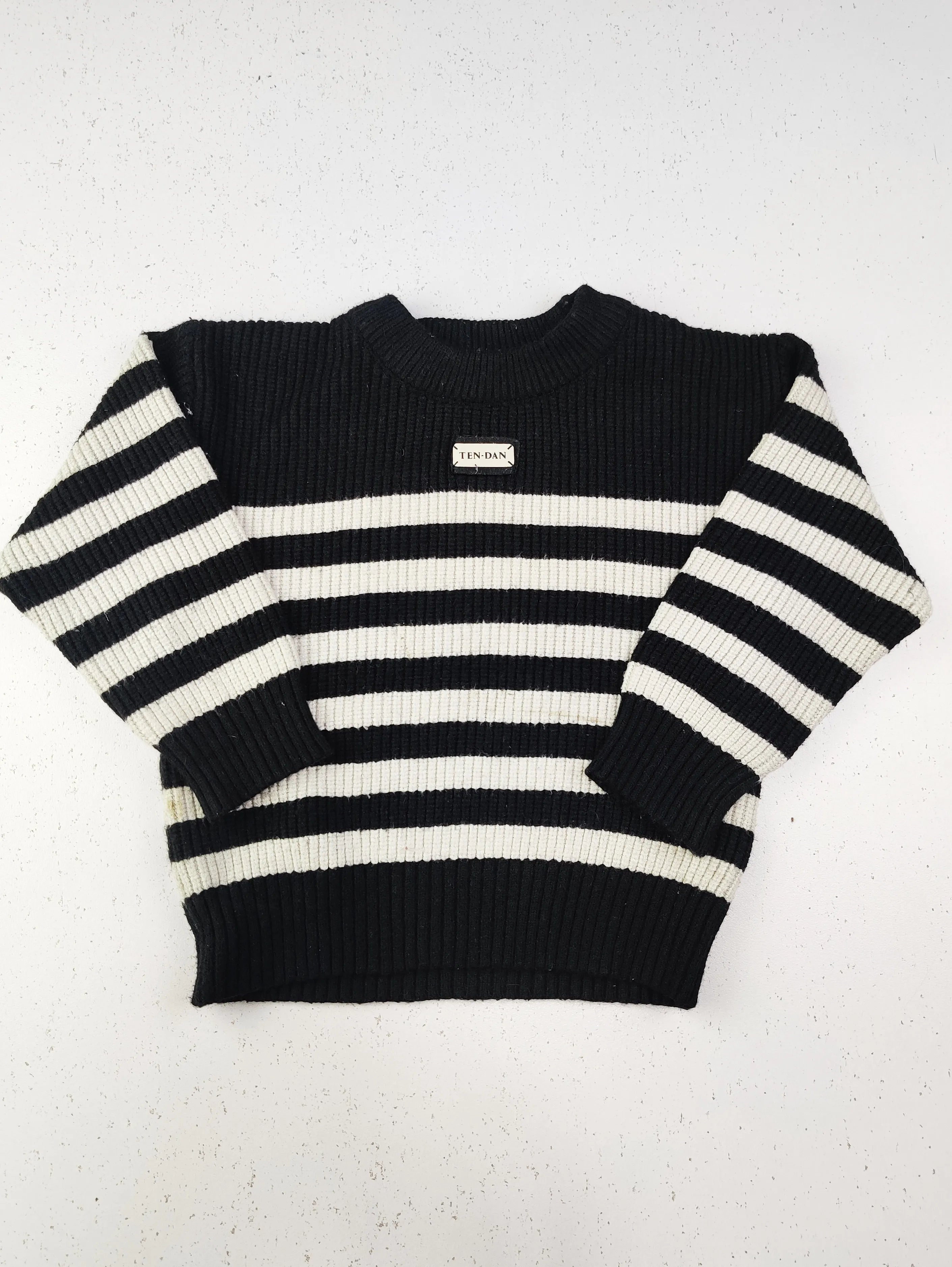 Buy online pre-used pre-loved 100% authentic & Original branded Unknown Brand (KWB-1904) available in Pakistan. Top international brands avilable.