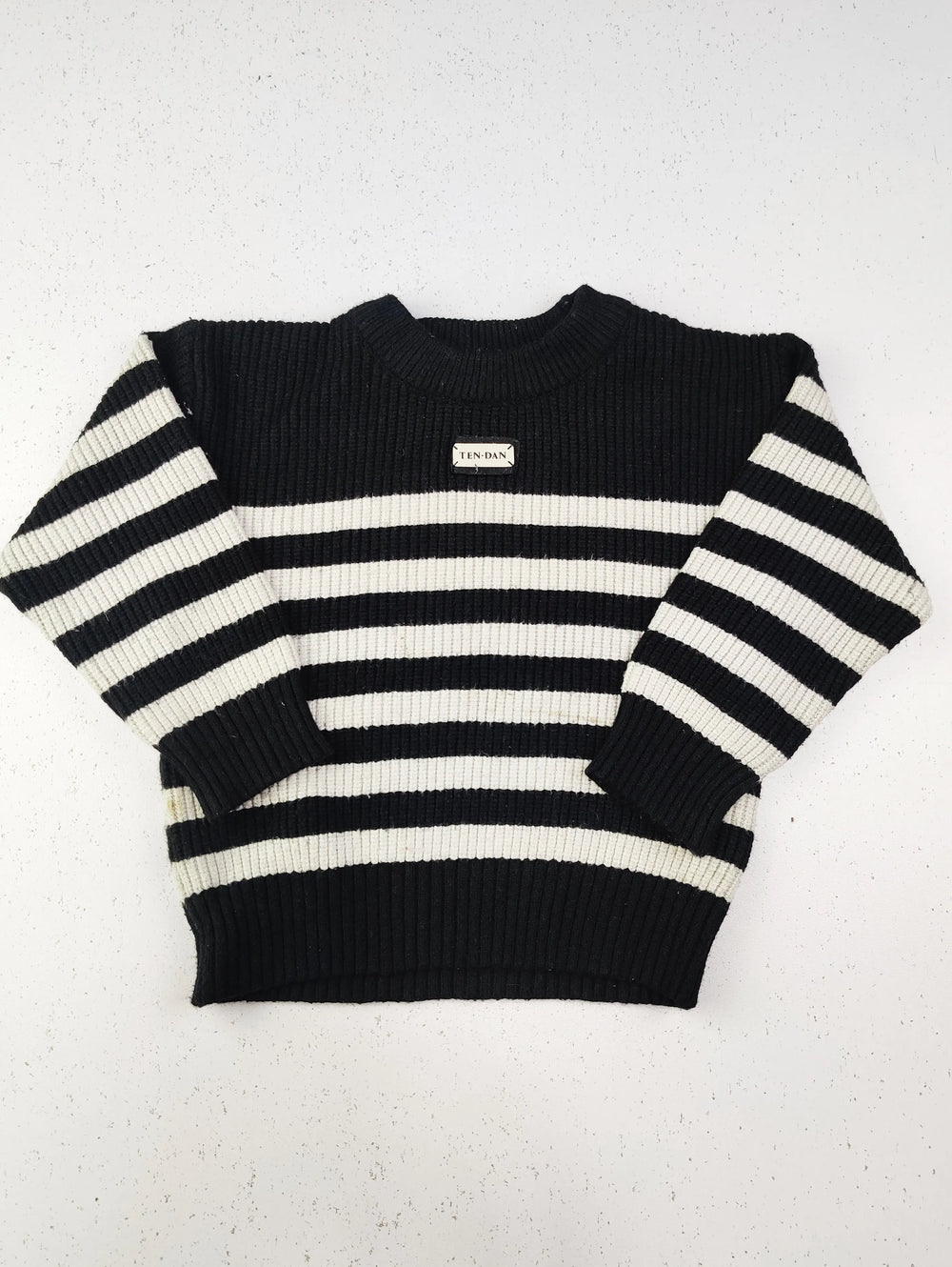 Buy online pre-used pre-loved 100% authentic & Original branded Unknown Brand (KWB-1904) available in Pakistan. Top international brands avilable.