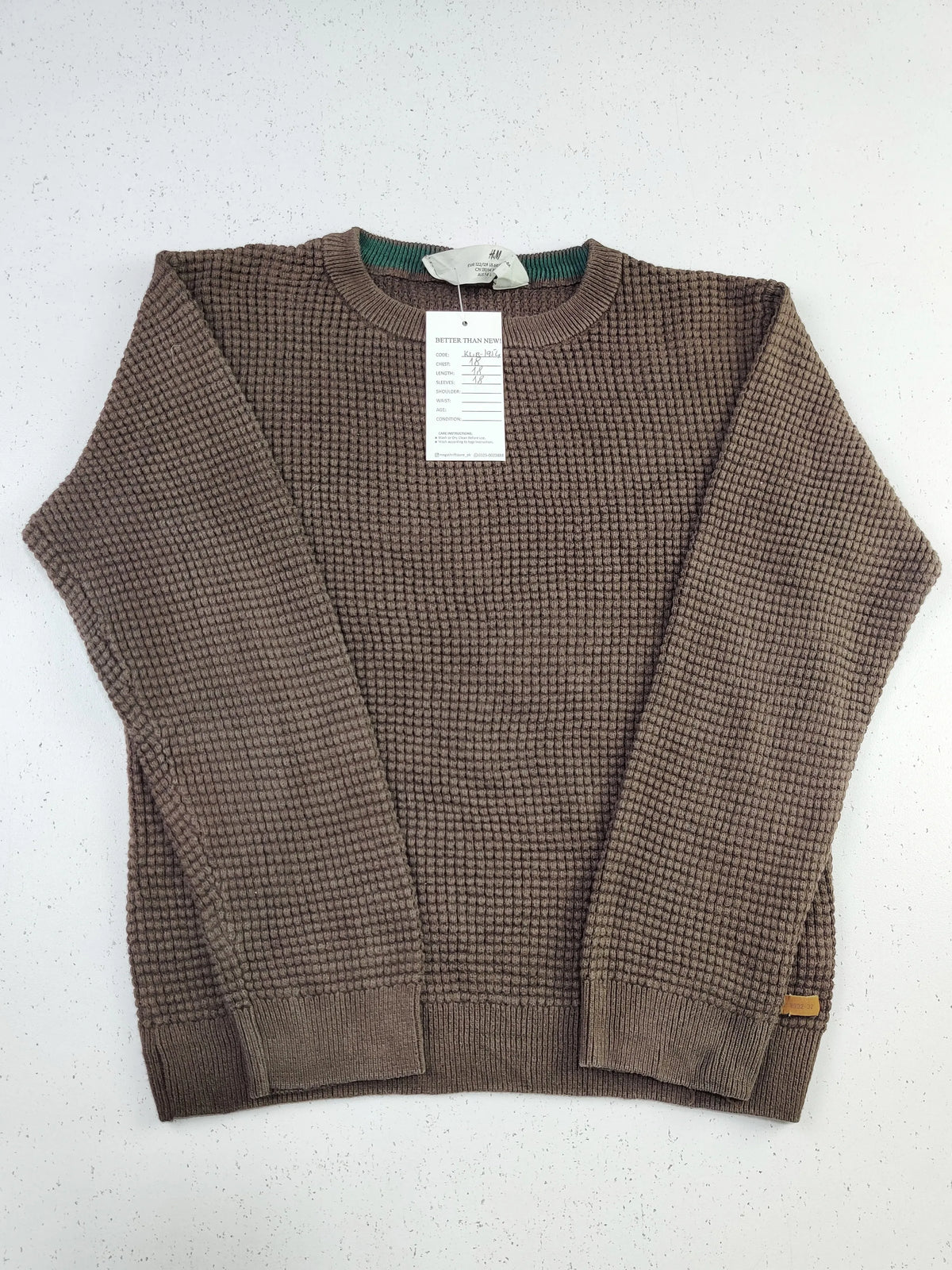 Buy online pre-used pre-loved 100% authentic & Original branded H&M (KWB-1954) available in Pakistan. Top international brands avilable.