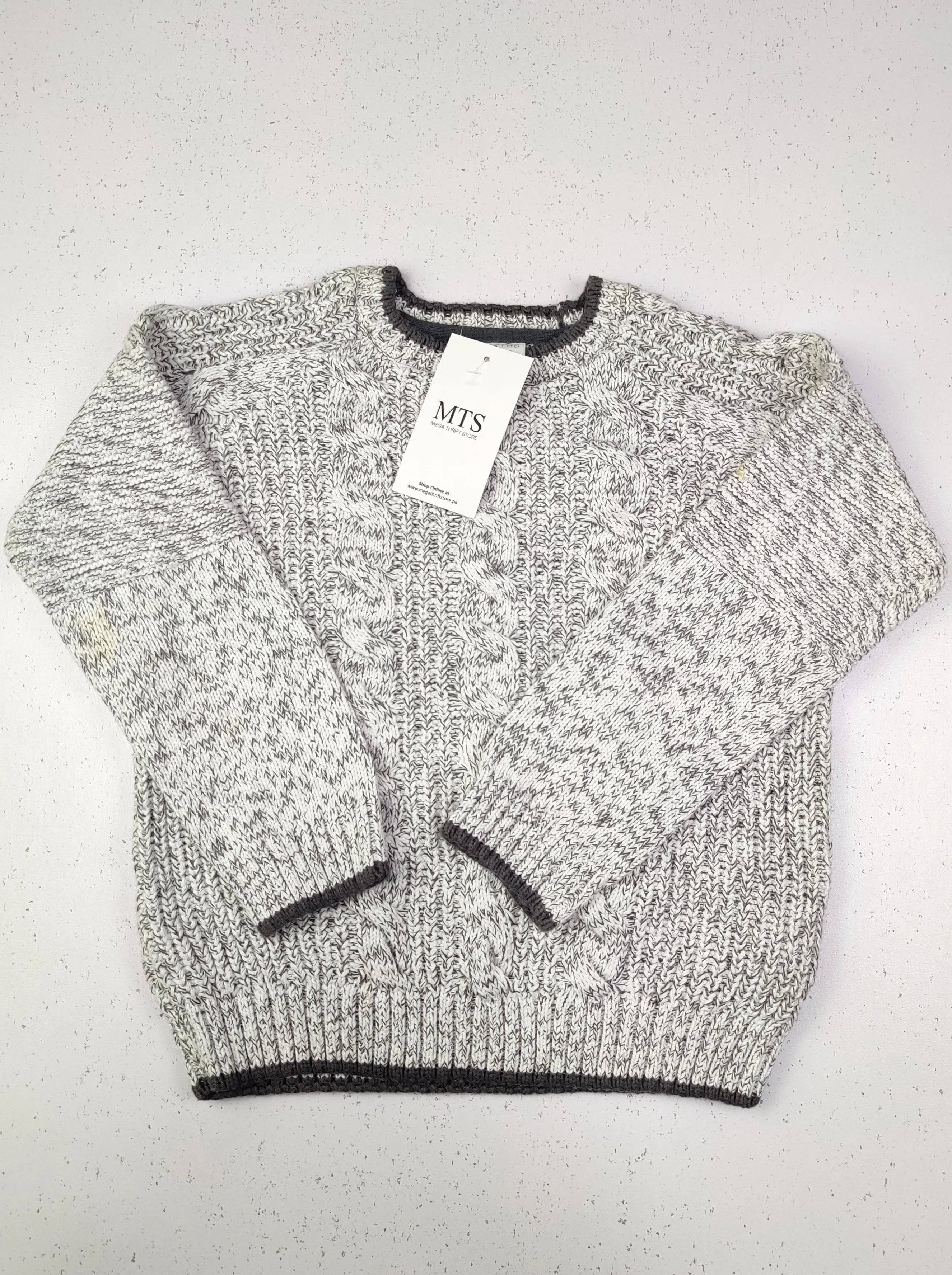 Buy online pre-used pre-loved 100% authentic & Original branded F&F (KWB-2024) available in Pakistan. Top international brands avilable.