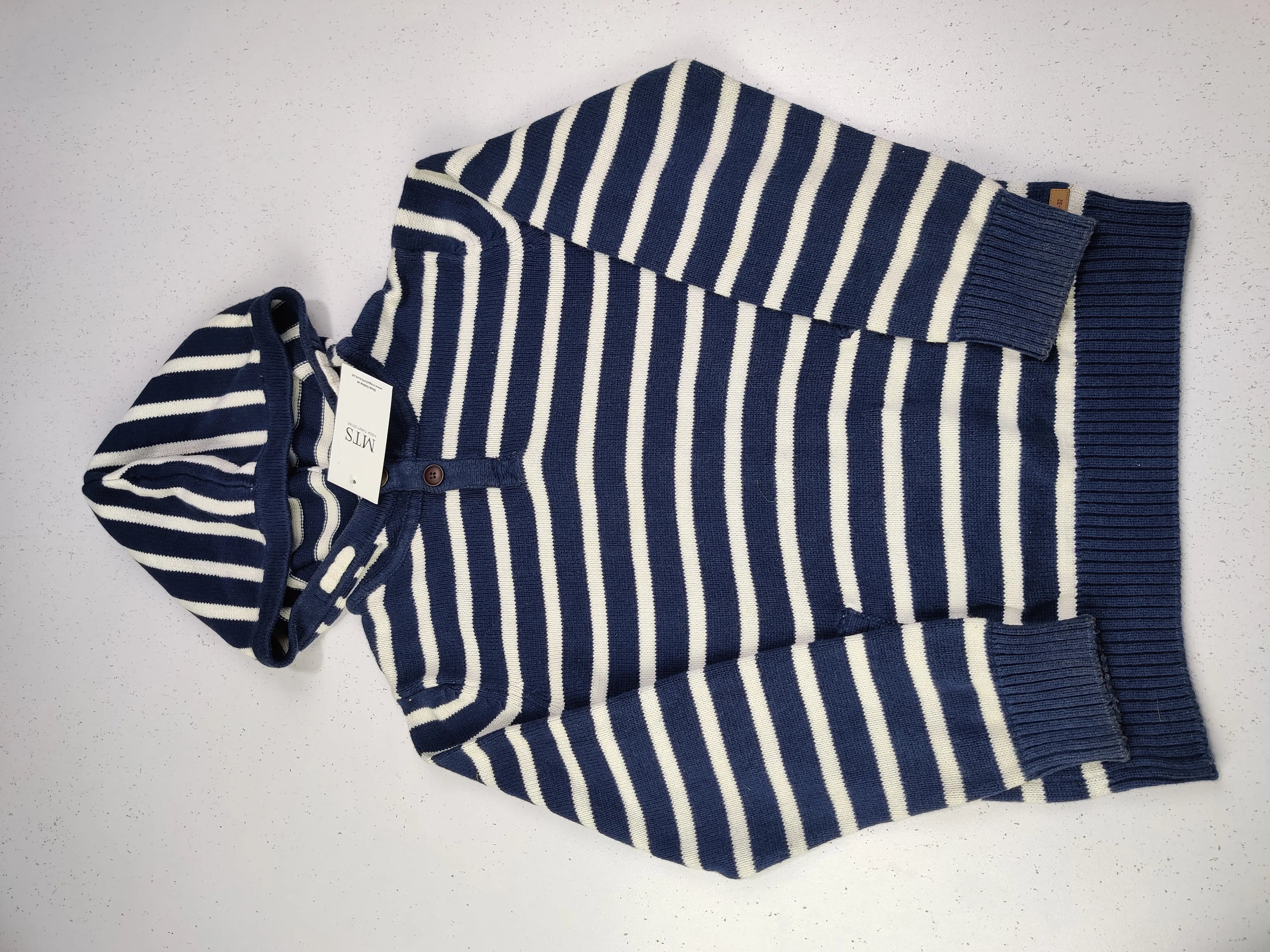 Buy online pre-used pre-loved 100% authentic & Original branded H&M (KWB-2226) available in Pakistan. Top international brands avilable.