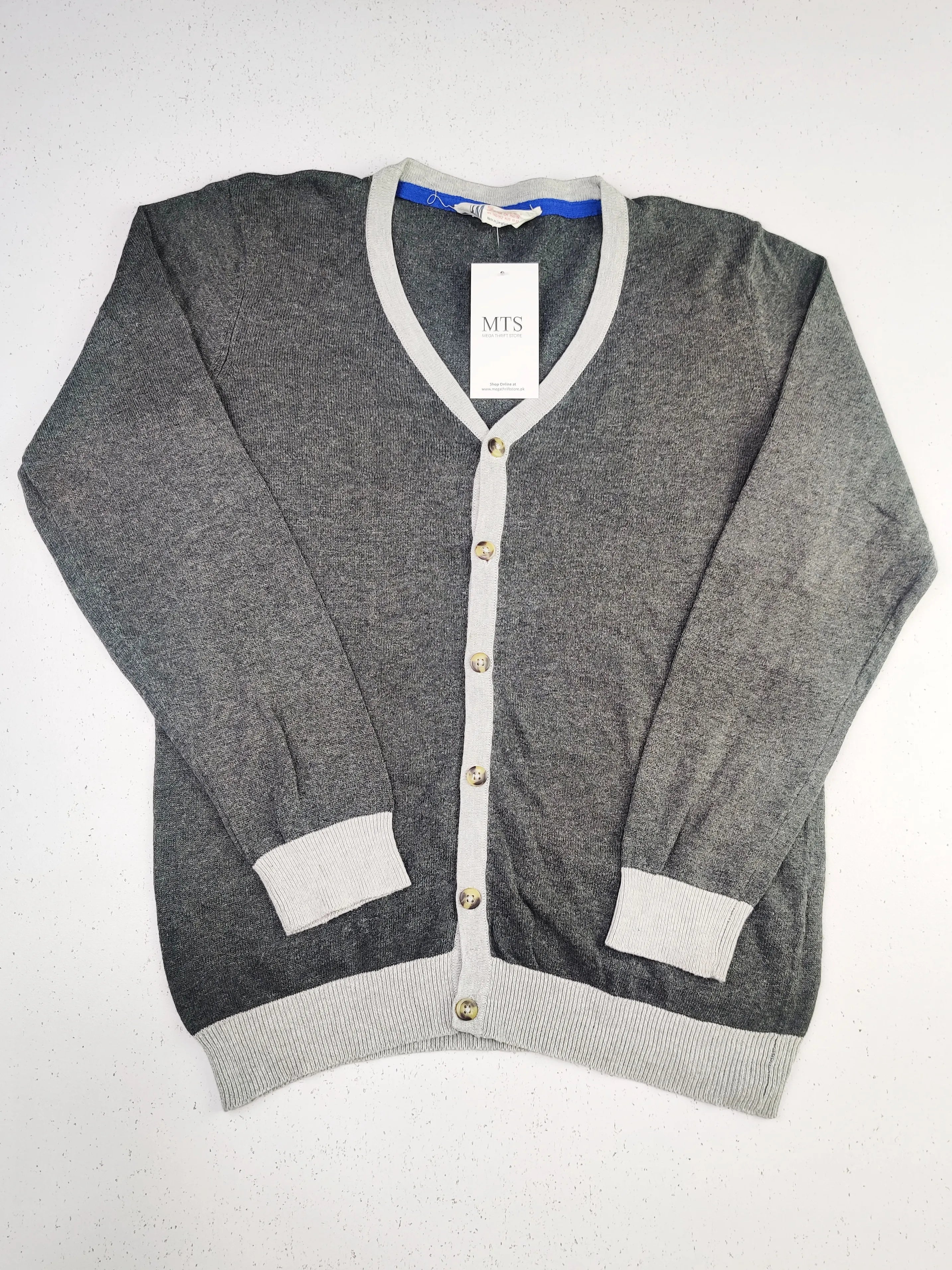 Buy online pre-used pre-loved 100% authentic & Original branded H&M (KWB-2343) available in Pakistan. Top international brands avilable.