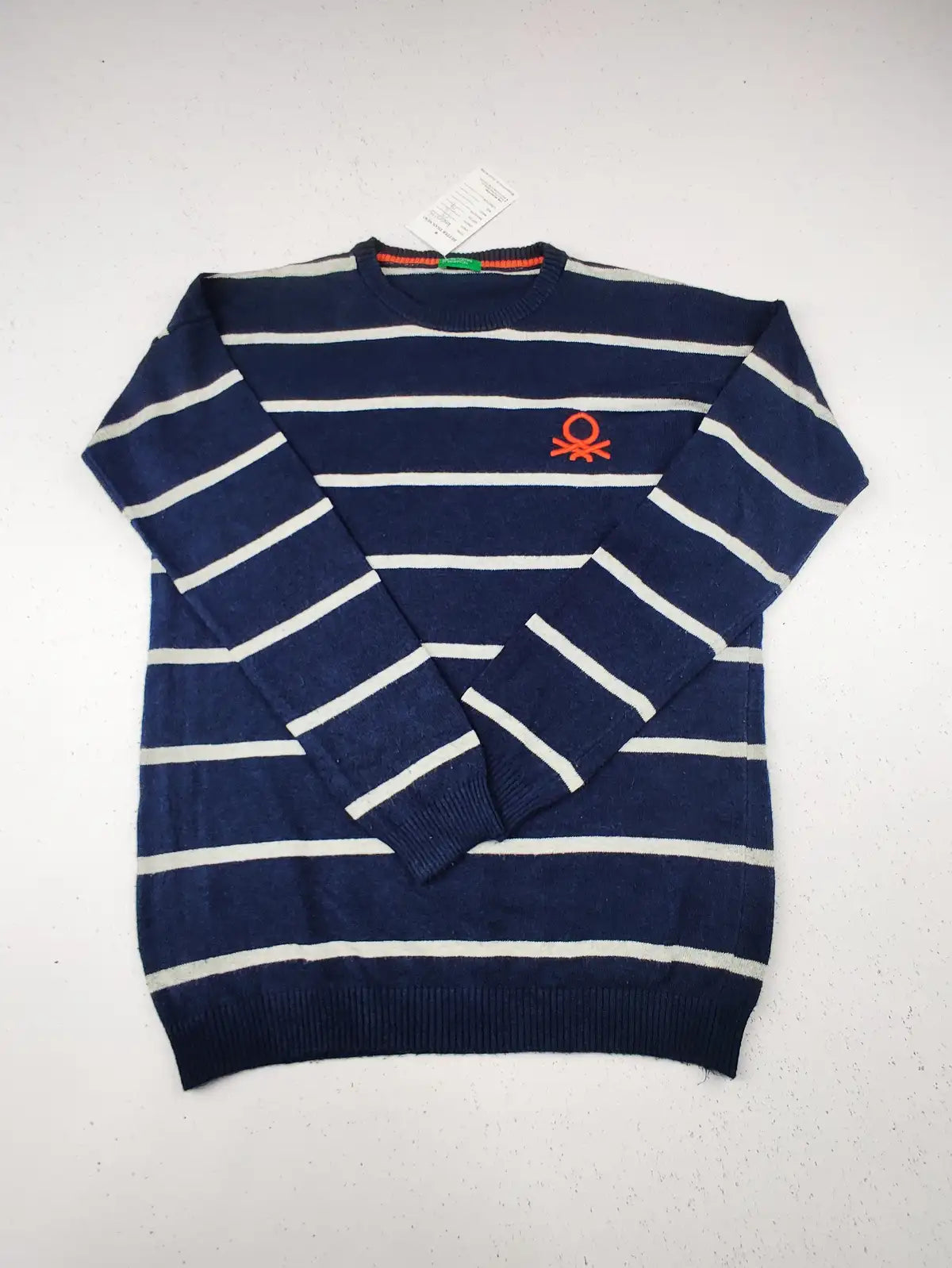 Buy online pre-used pre-loved 100% authentic & Original branded United Colors Of Benetton (KWB-3166) available in Pakistan. Top international brands avilable.