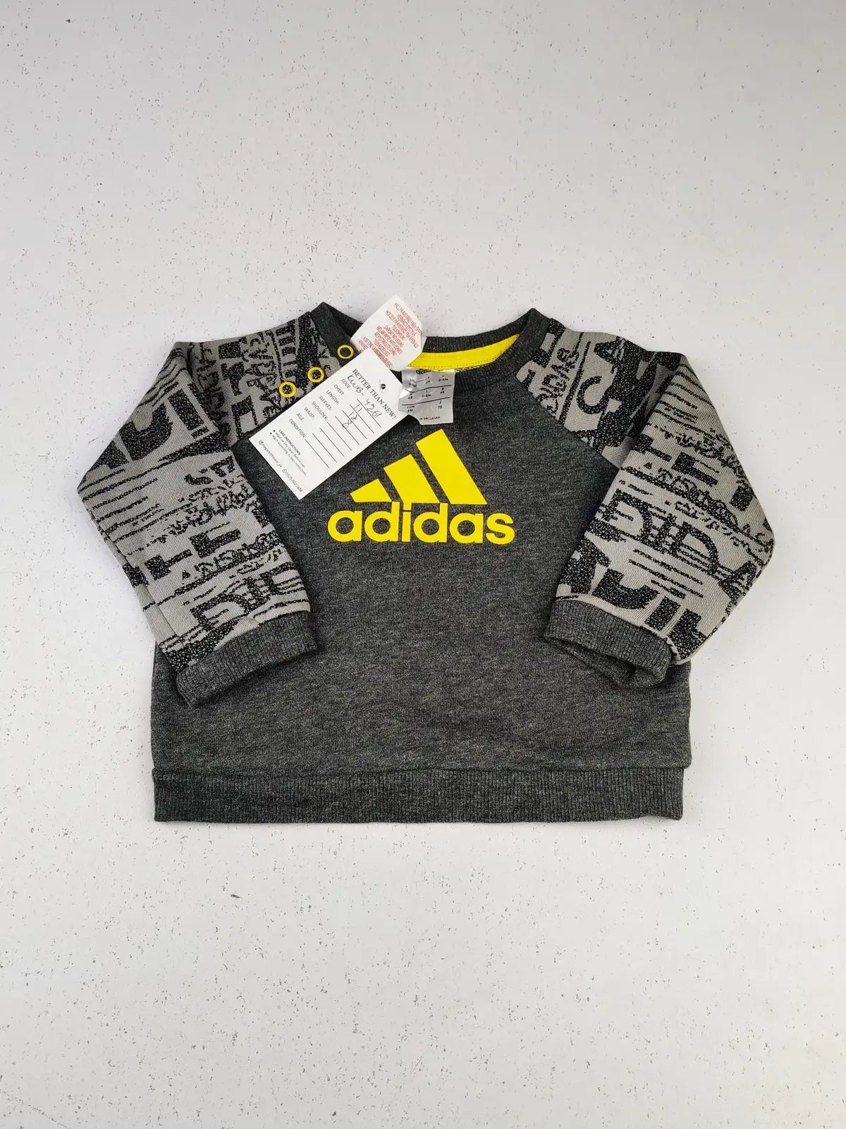 Buy online pre-used pre-loved 100% authentic & Original branded Adidas (KWB-4261) available in Pakistan. Top international brands avilable.