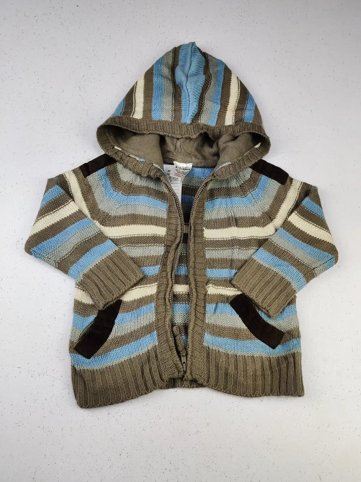 Buy online pre-used pre-loved 100% authentic & Original branded Street Essentials (KWB-4309) available in Pakistan. Top international brands avilable.