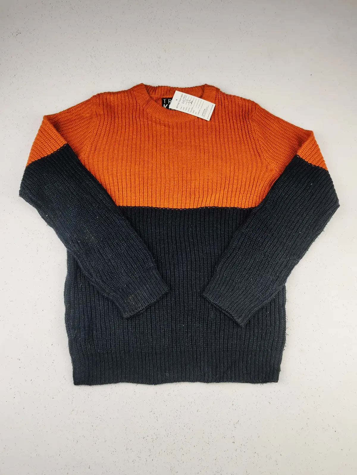 Buy online pre-used pre-loved 100% authentic & Original branded F&F (KWB-4454) available in Pakistan. Top international brands avilable.