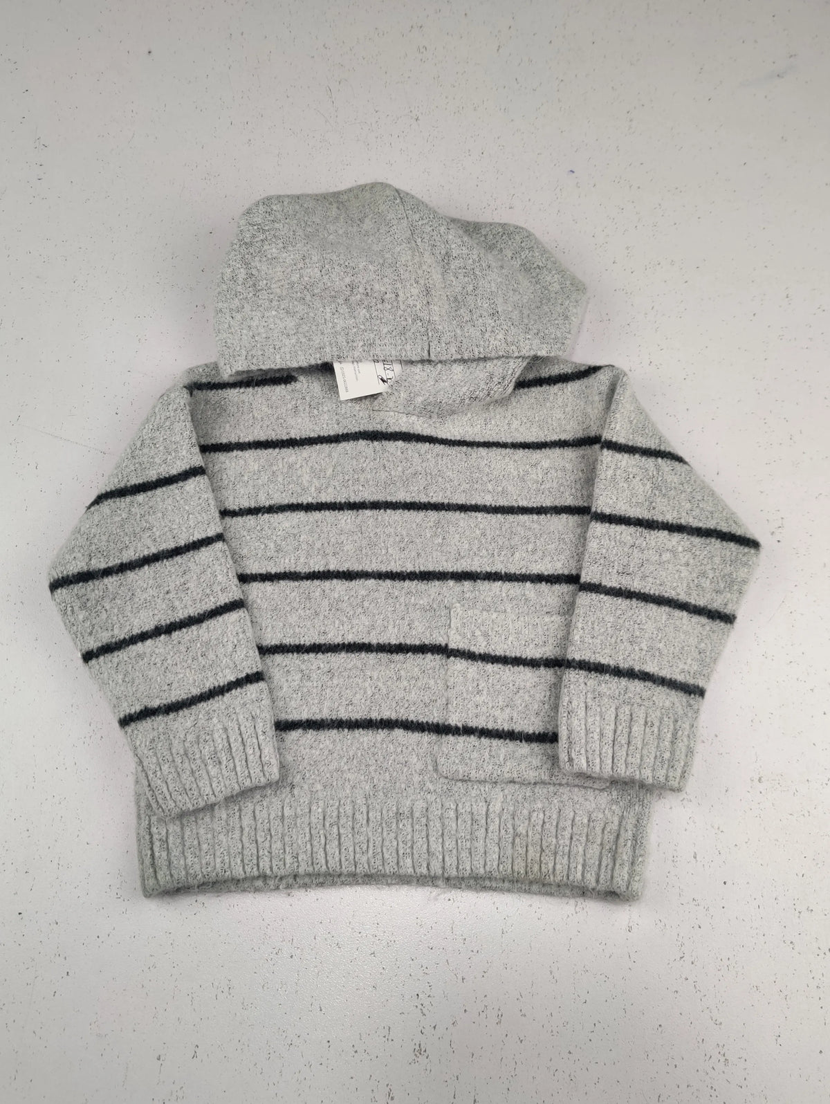 Buy online pre-used pre-loved 100% authentic & Original branded Unknown Brand (KWB-5565) available in Pakistan. Top international brands avilable.