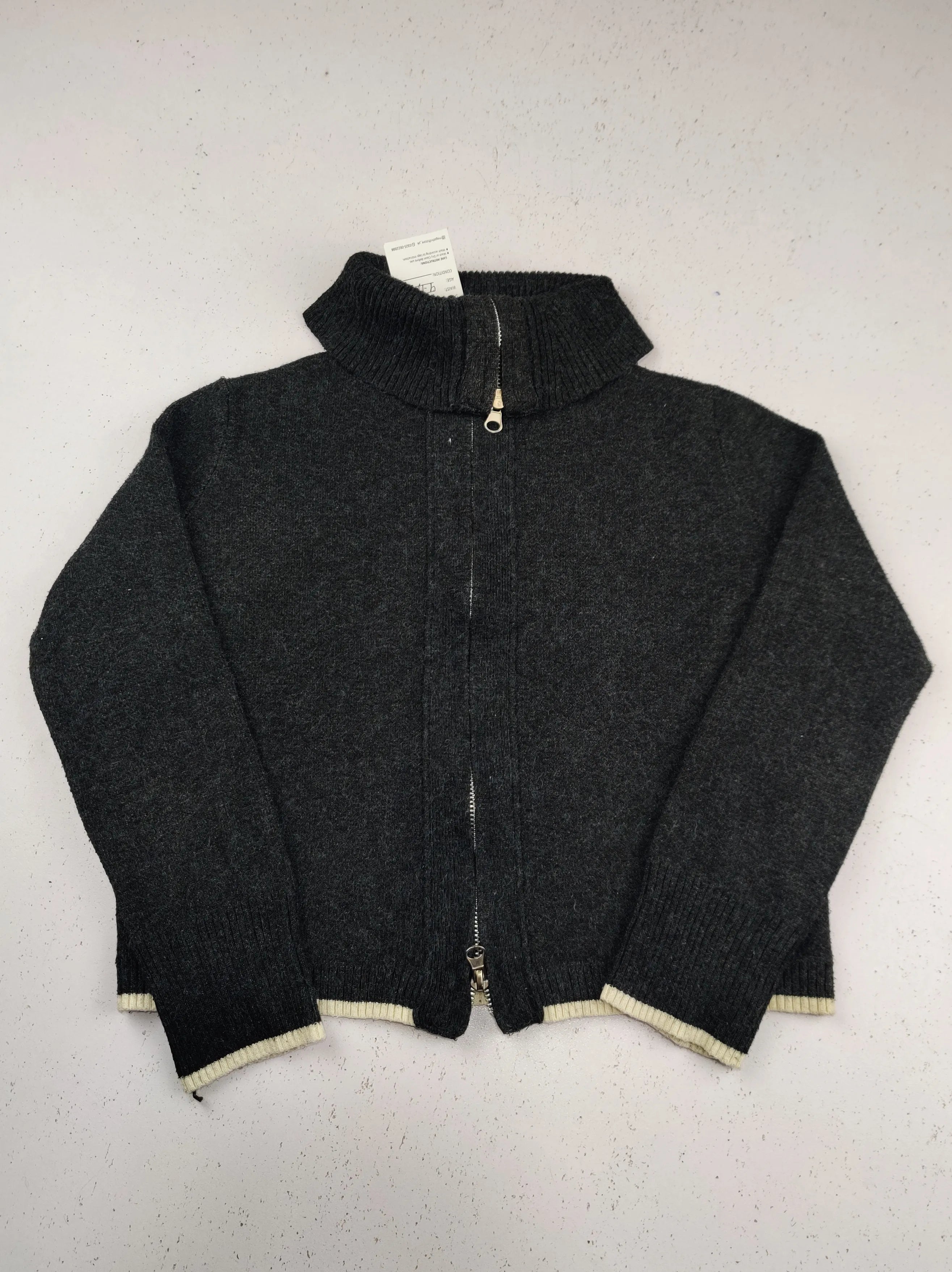 Buy online pre-used pre-loved 100% authentic & Original branded Primark (KWB-5794) available in Pakistan. Top international brands avilable.